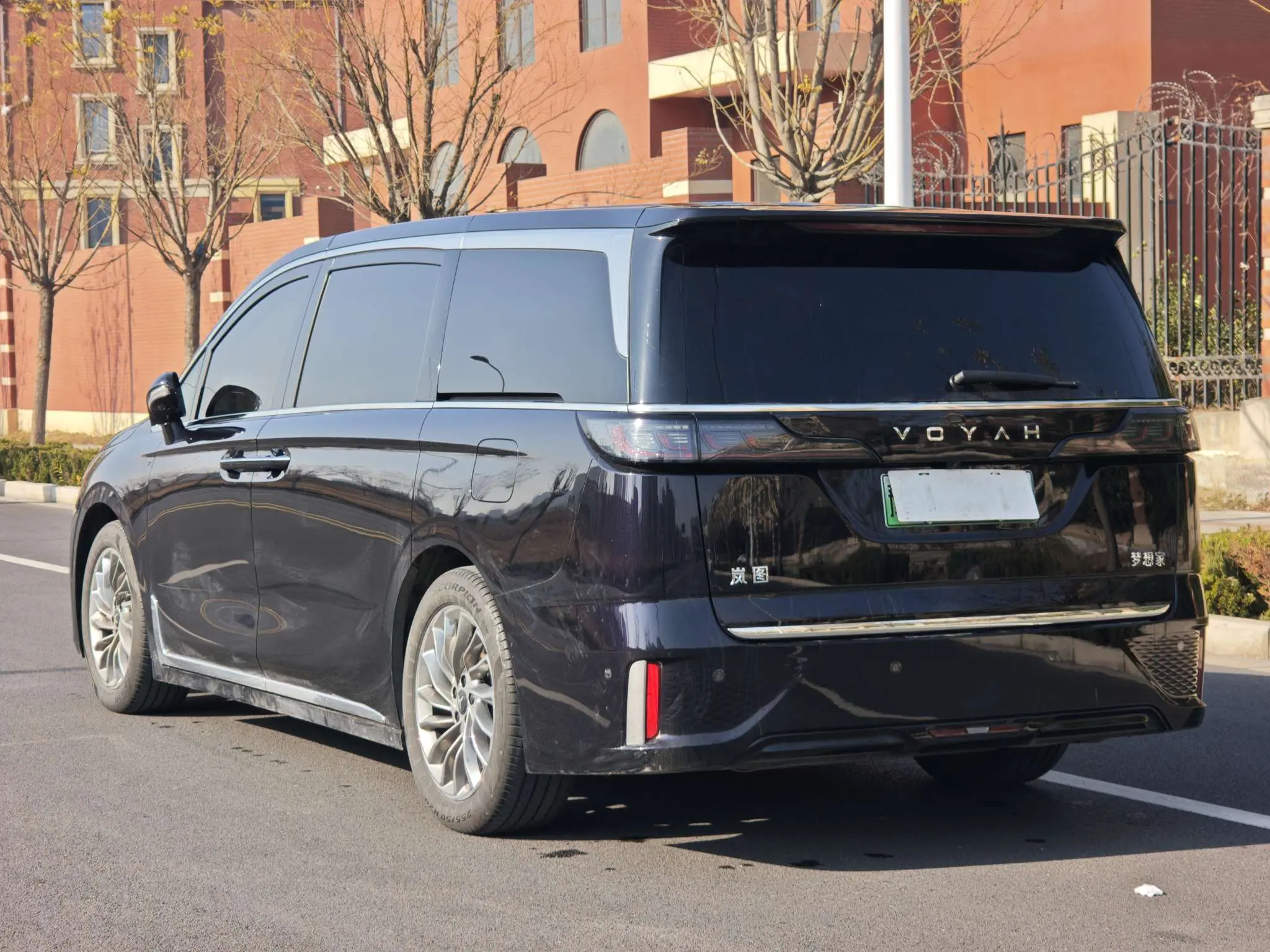 Voyah Lantu Dreamer PHEV  из Китая