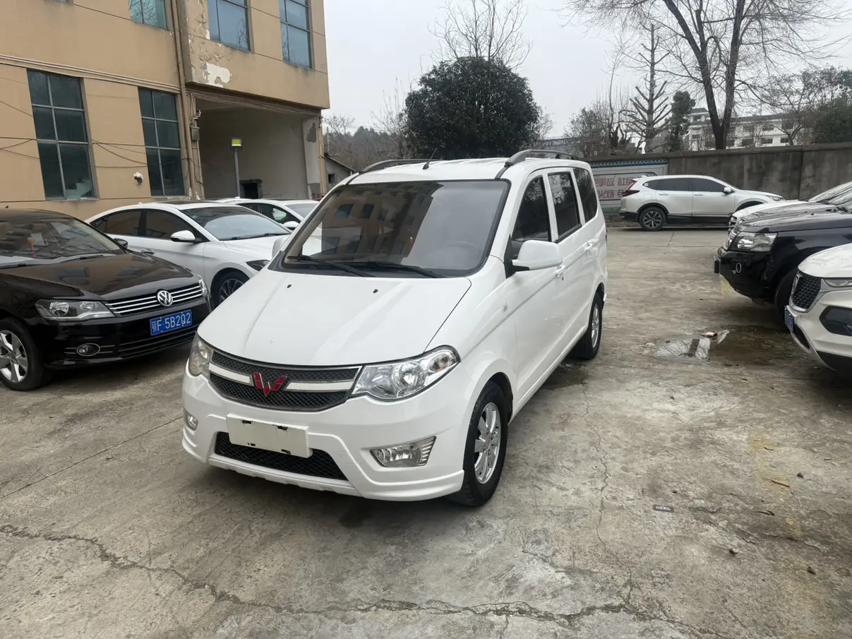 Wuling Hongguang  из Китая