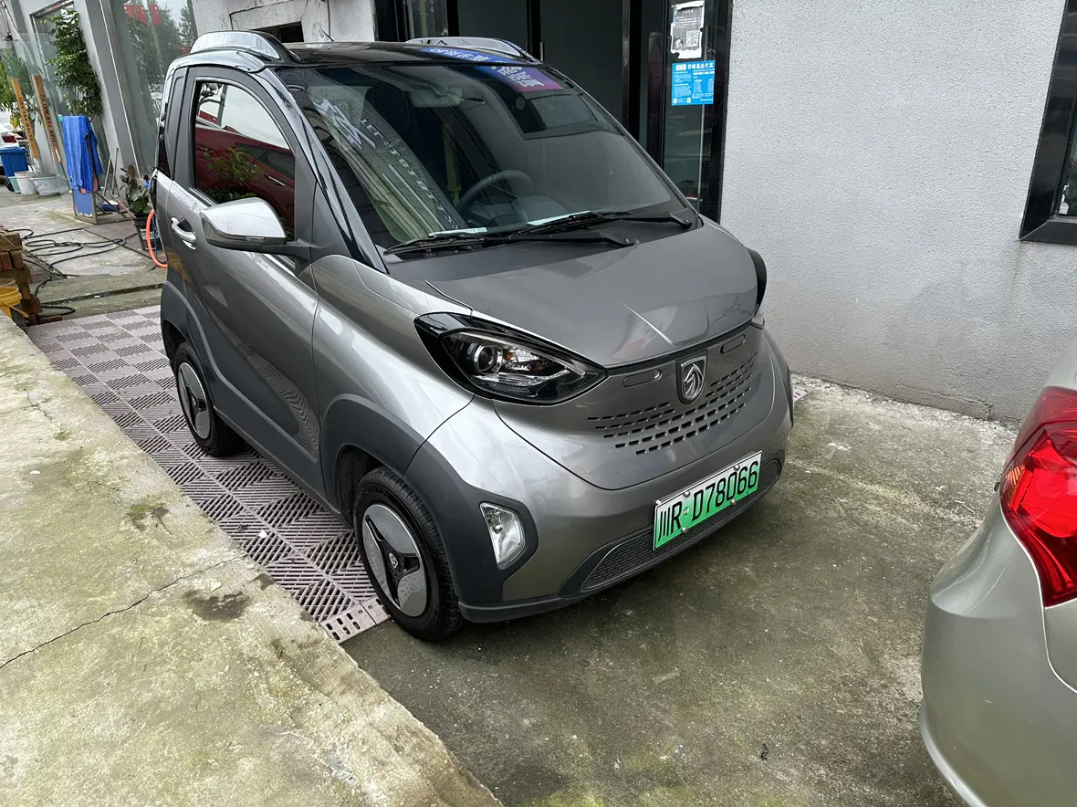 Baojun E100  из Китая