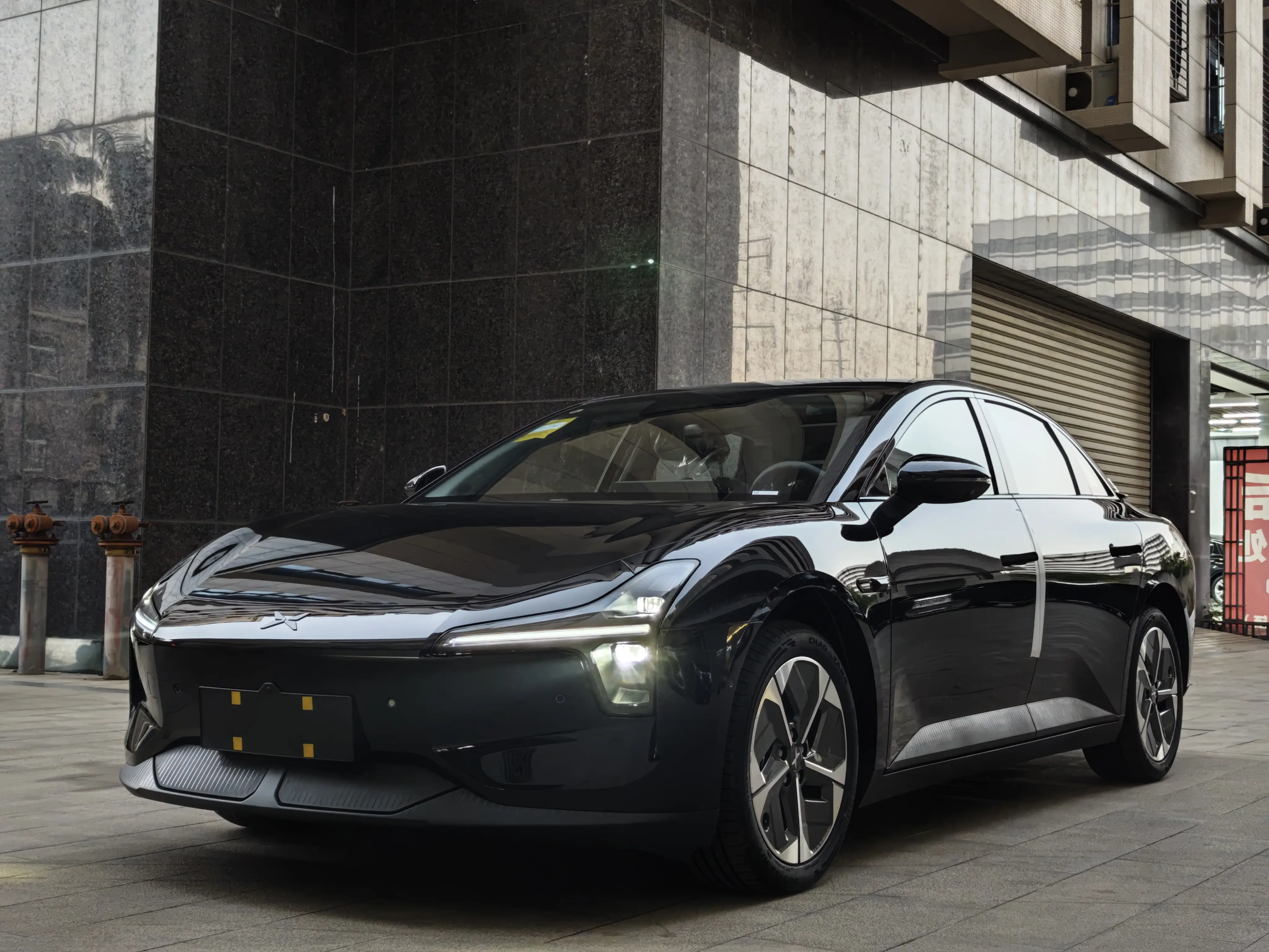 Xpeng Xiaopeng MONA M03  из Китая