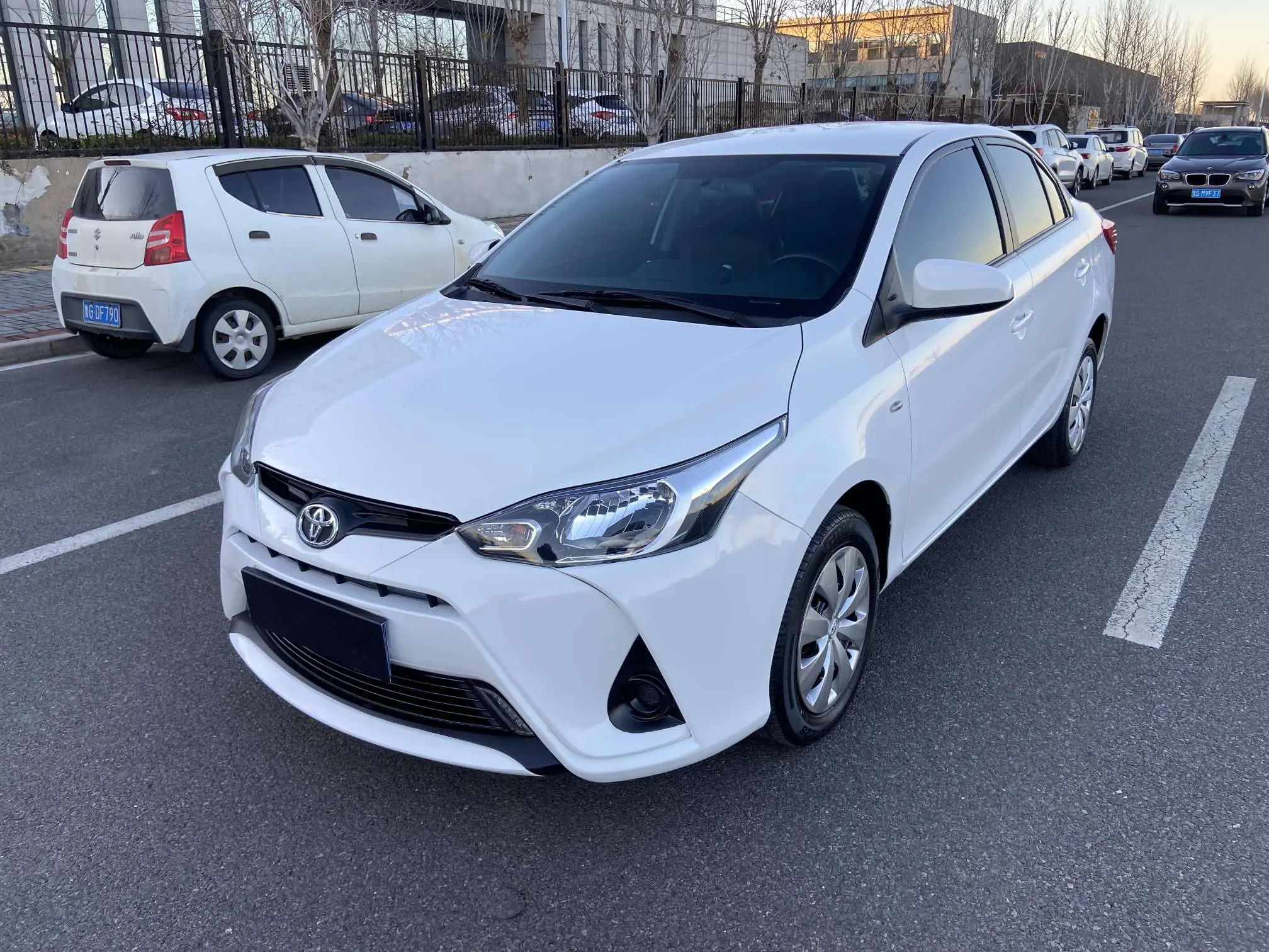 Toyota YARiS L Enjoy  из Китая