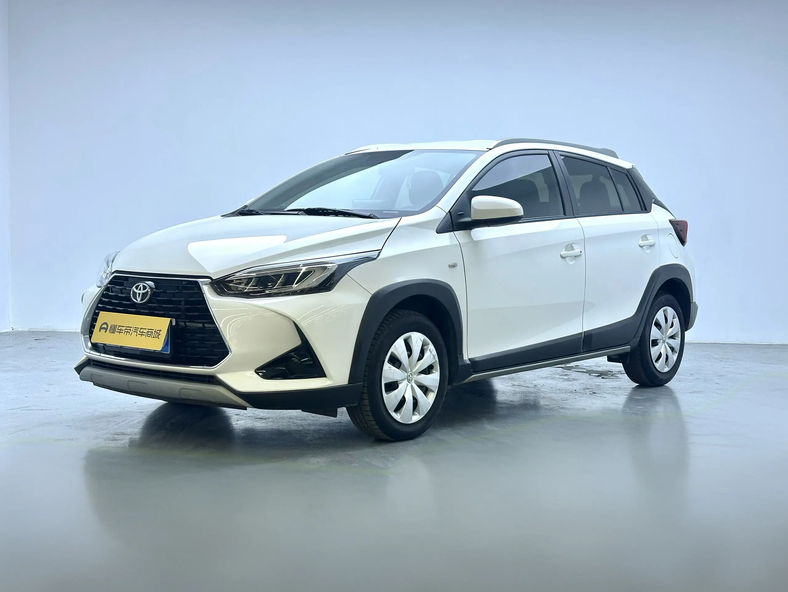 Toyota Yaris L  из Китая