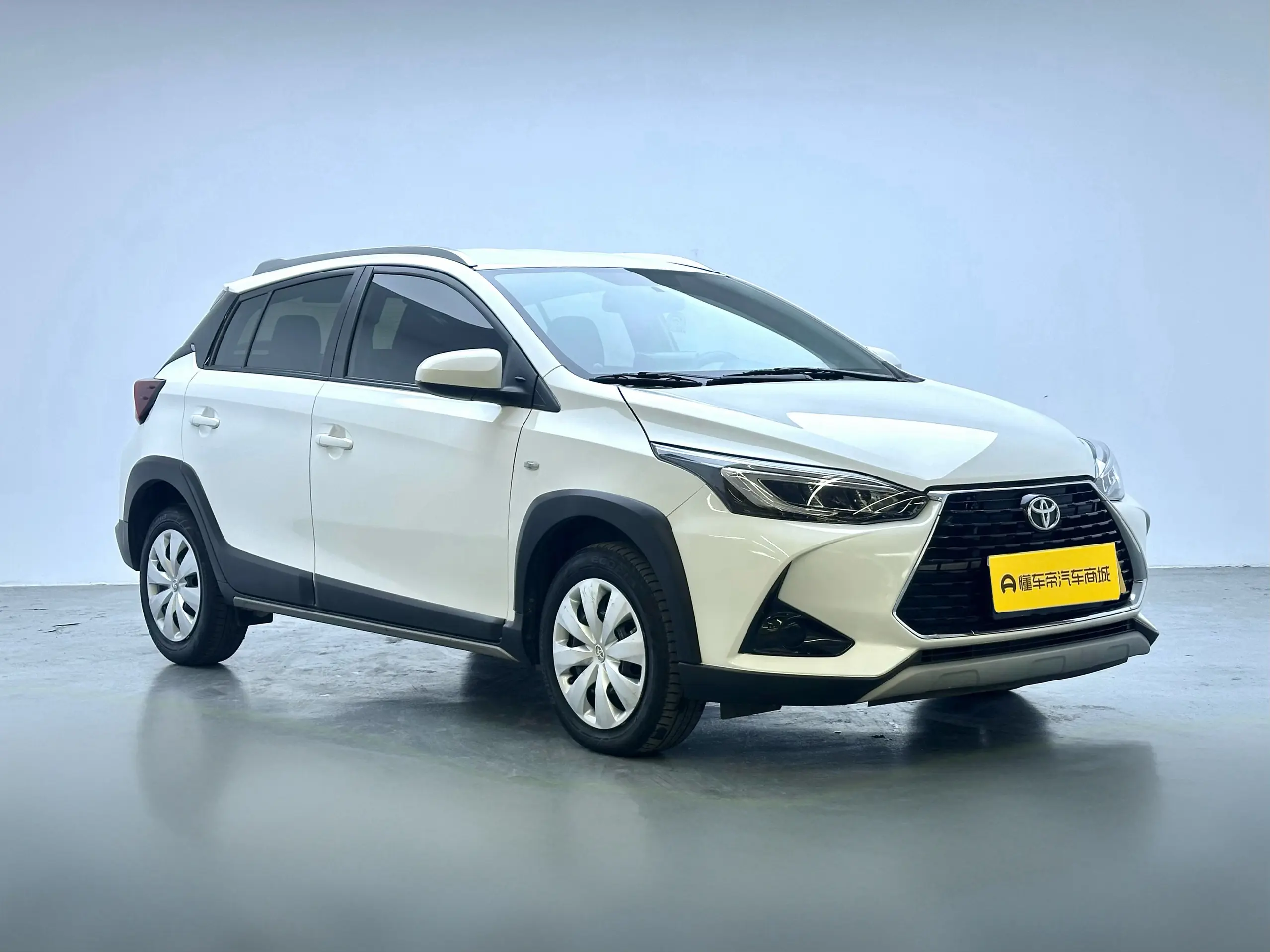 Toyota Yaris L  из Китая