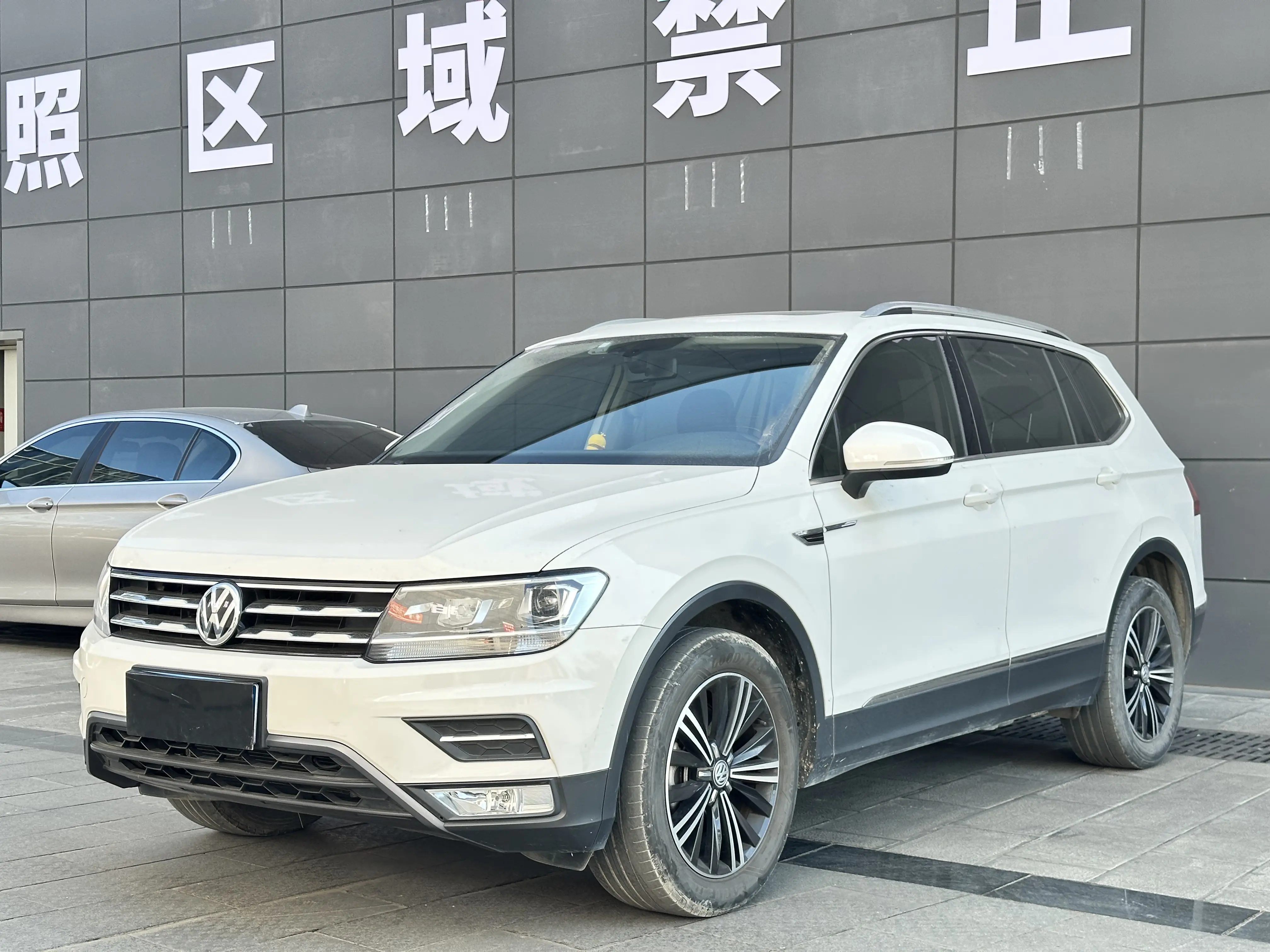 Volkswagen Tiguan L  из Китая