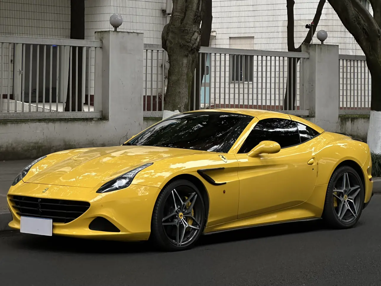 Ferrari California T  из Китая