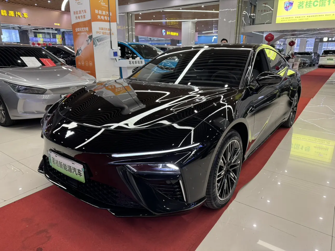 NETA Nezha S  из Китая