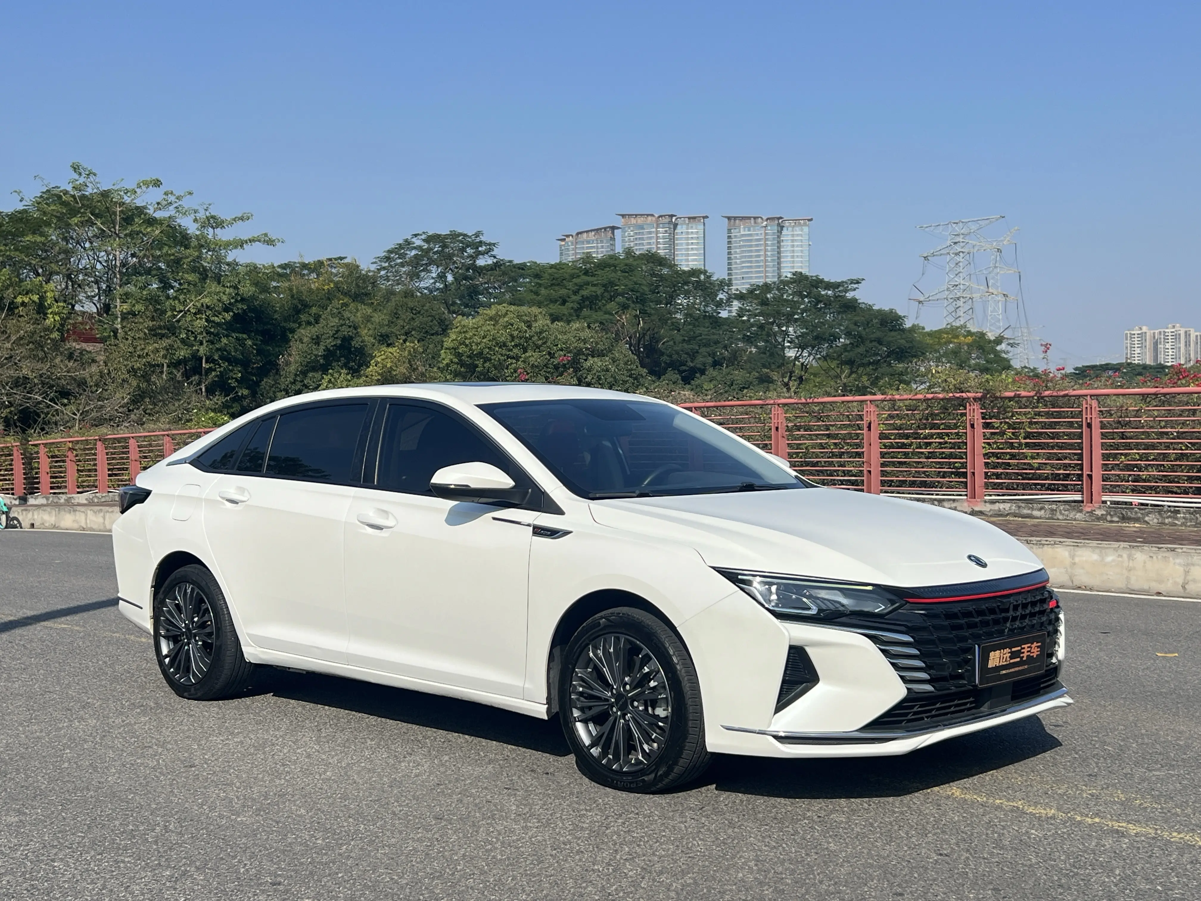 Dongfeng Yixuan MAX  из Китая