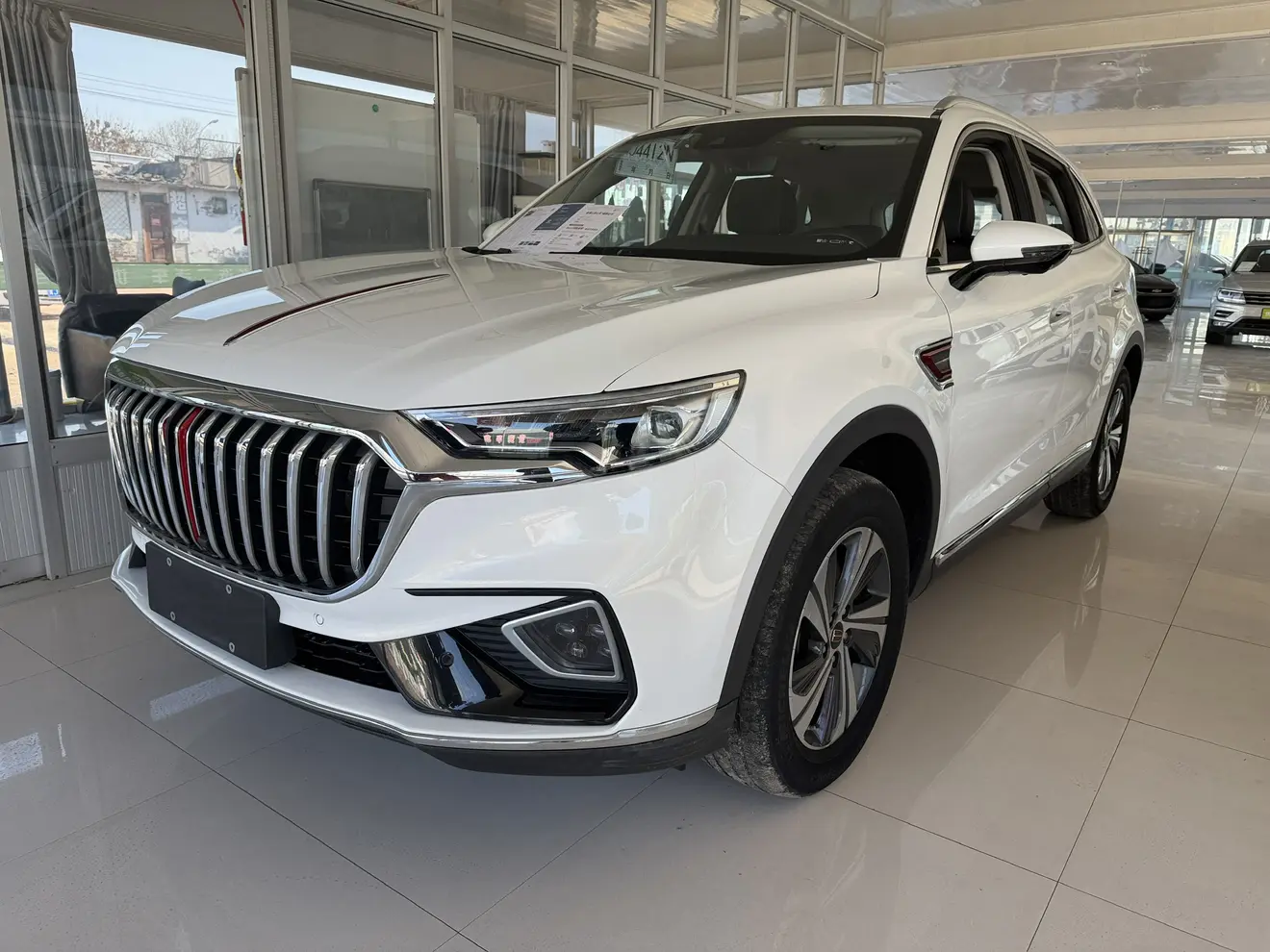 Hongqi HS5  из Китая