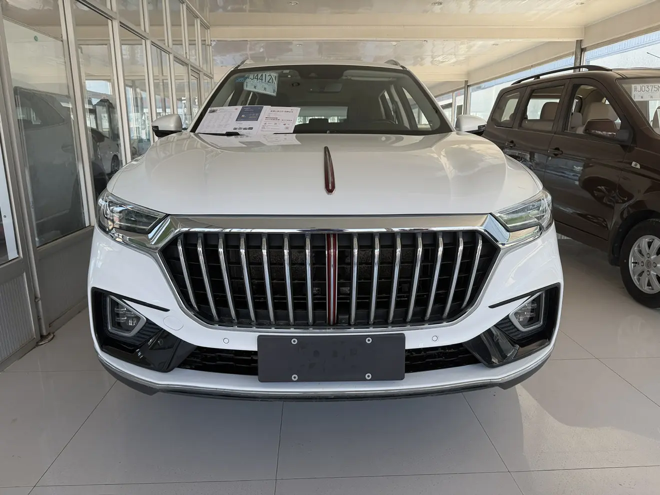 Hongqi HS5  из Китая