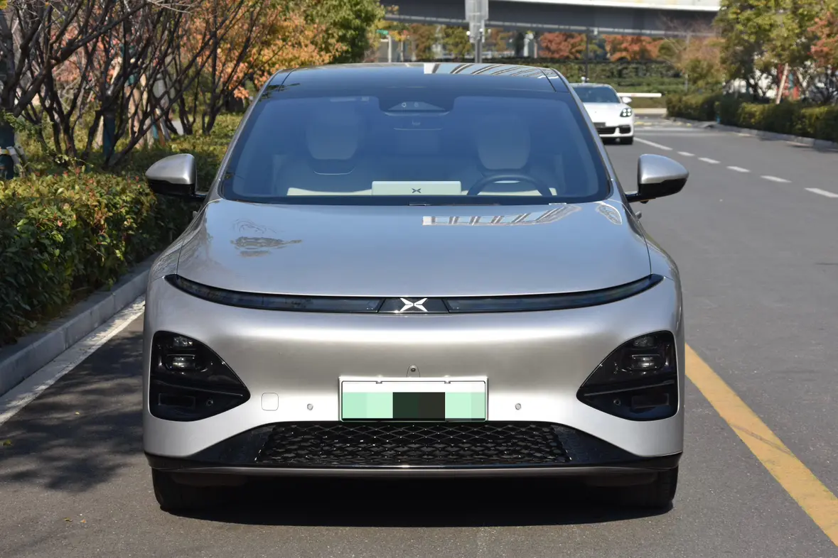 Xpeng G6  из Китая