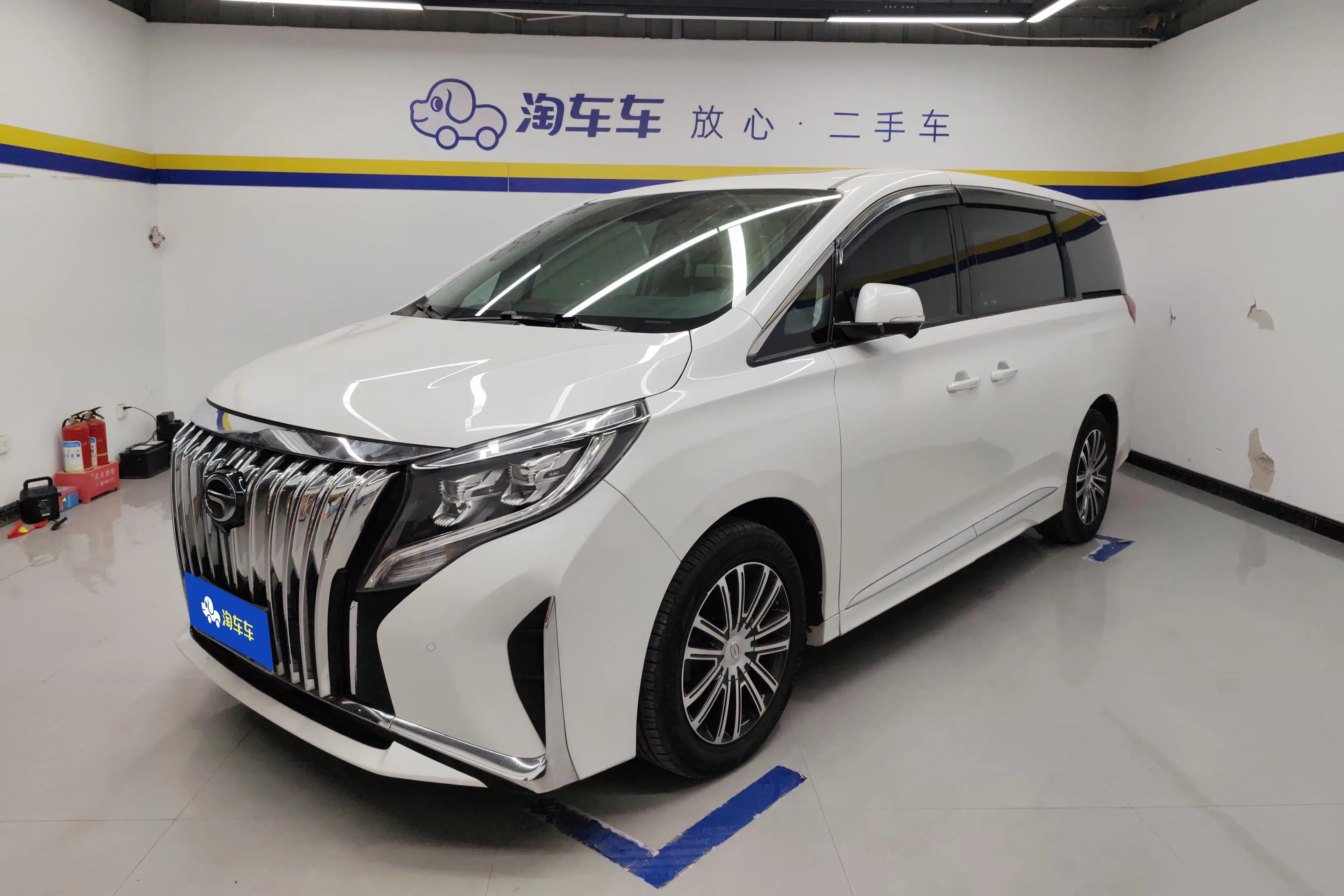 GAC Trumpchi M8  из Китая