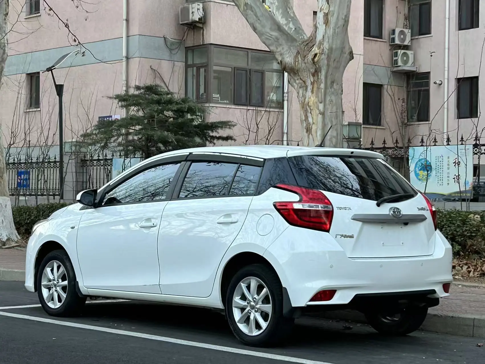 Toyota YARiS L Enjoy  из Китая