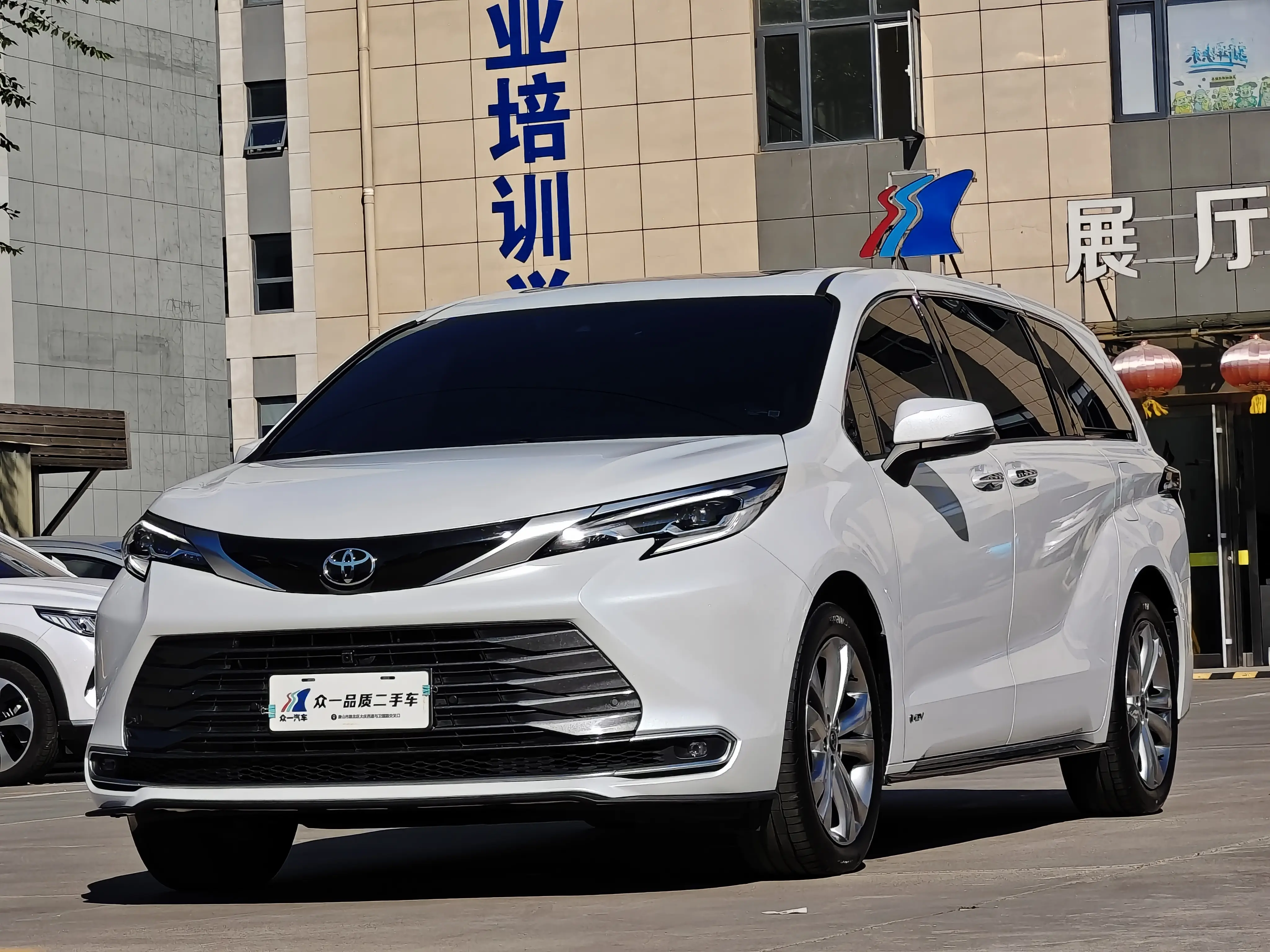 Toyota Sienna  из Китая