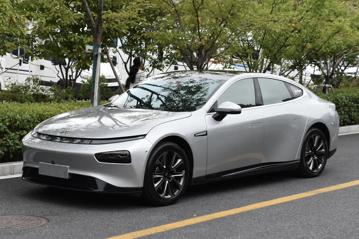 Xpeng P7  из Китая