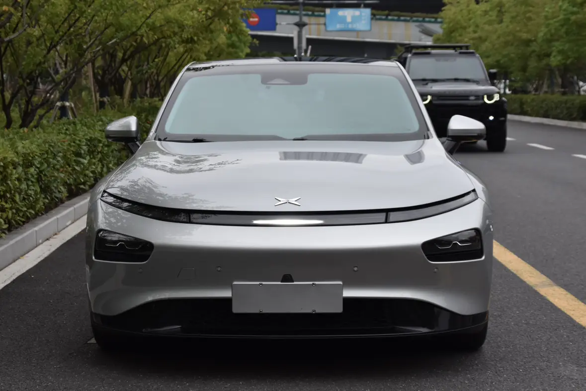 Xpeng P7  из Китая