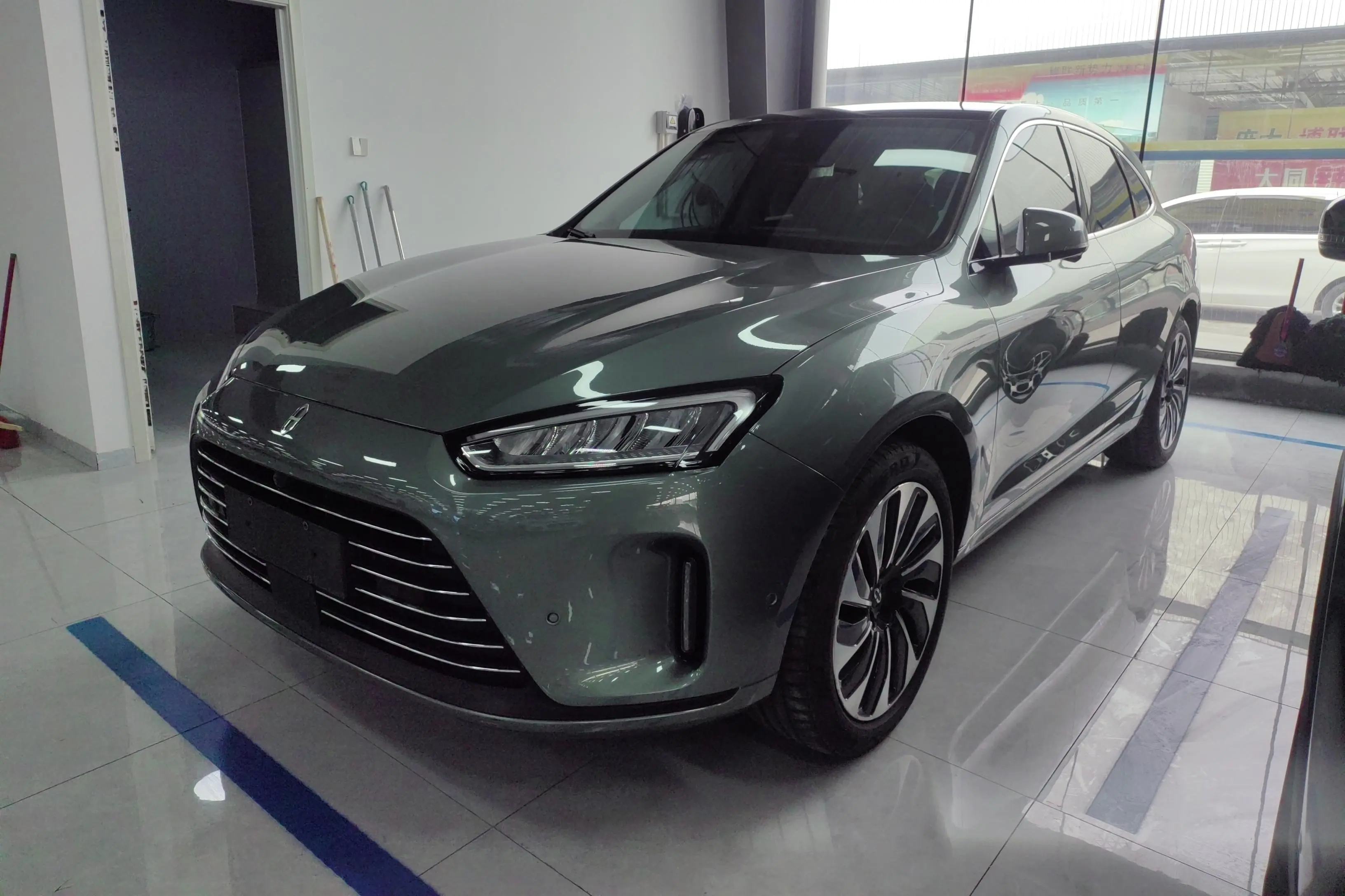 AITO M5 (Wenjie M5)  из Китая