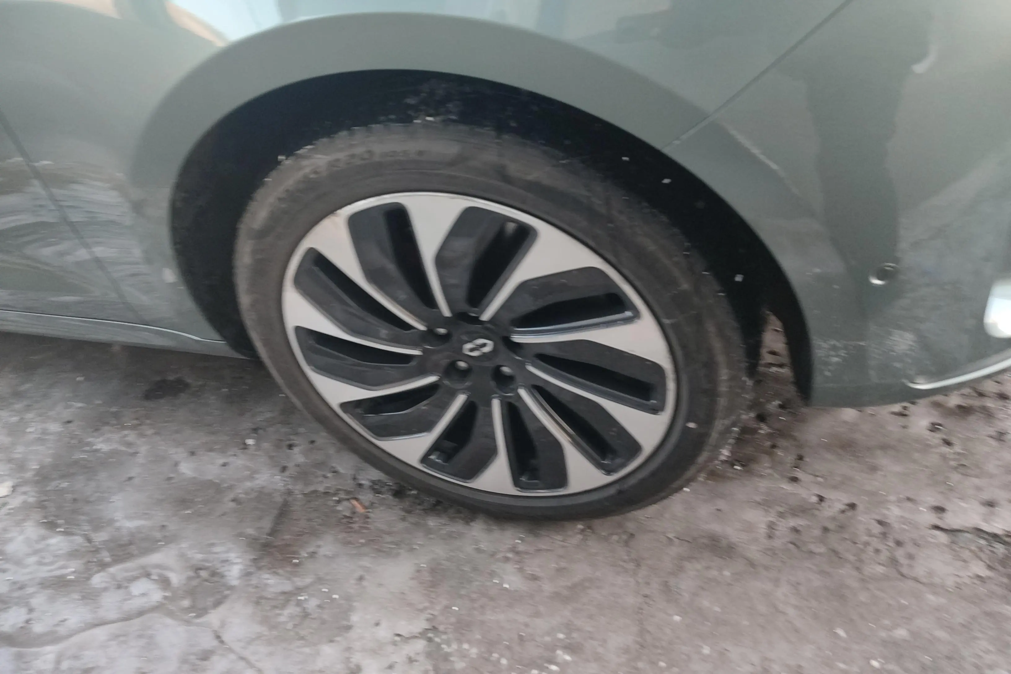 AITO M5 (Wenjie M5)  из Китая