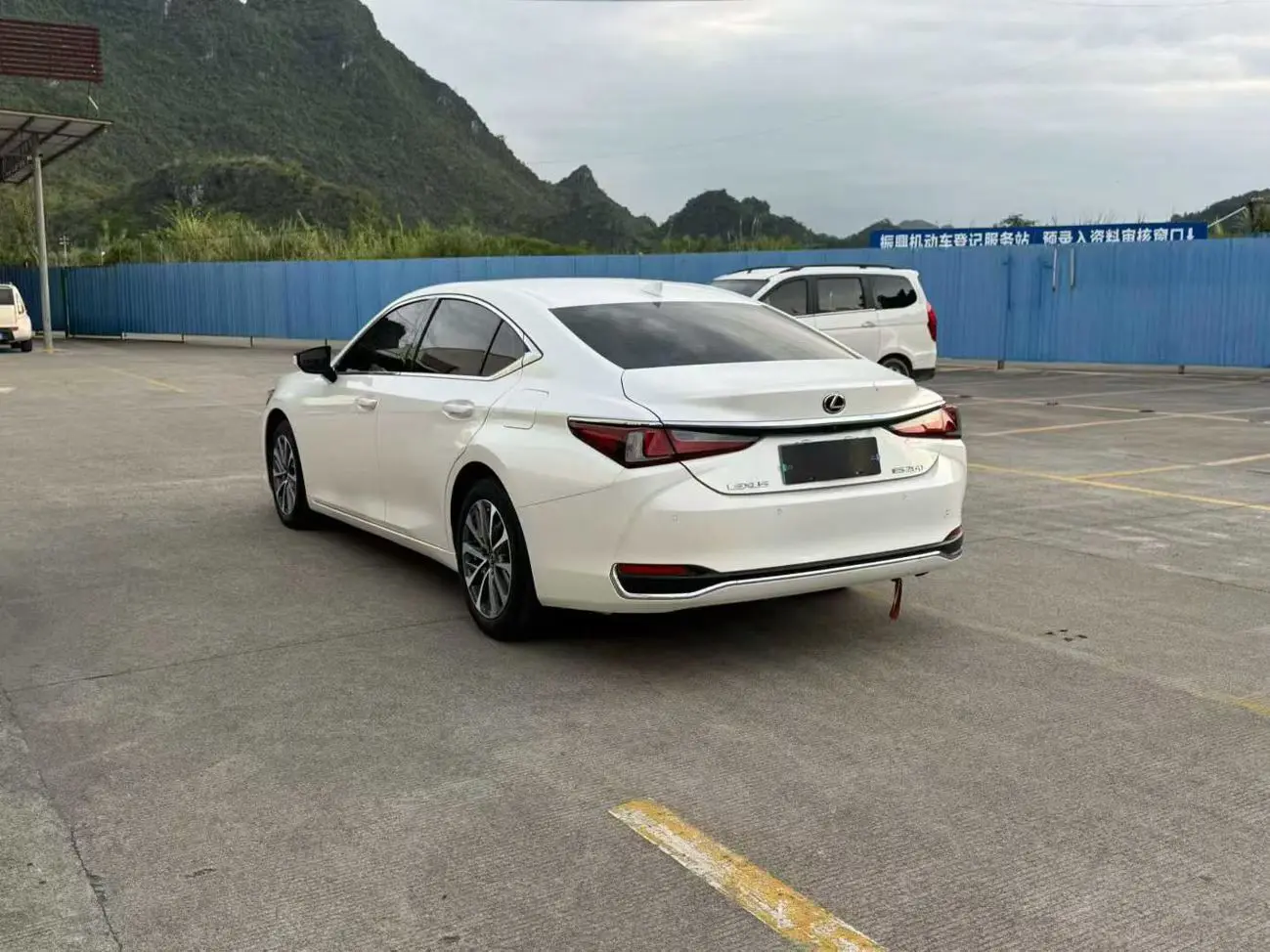 Lexus ES