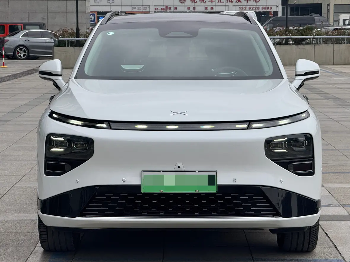 Xpeng G9  из Китая