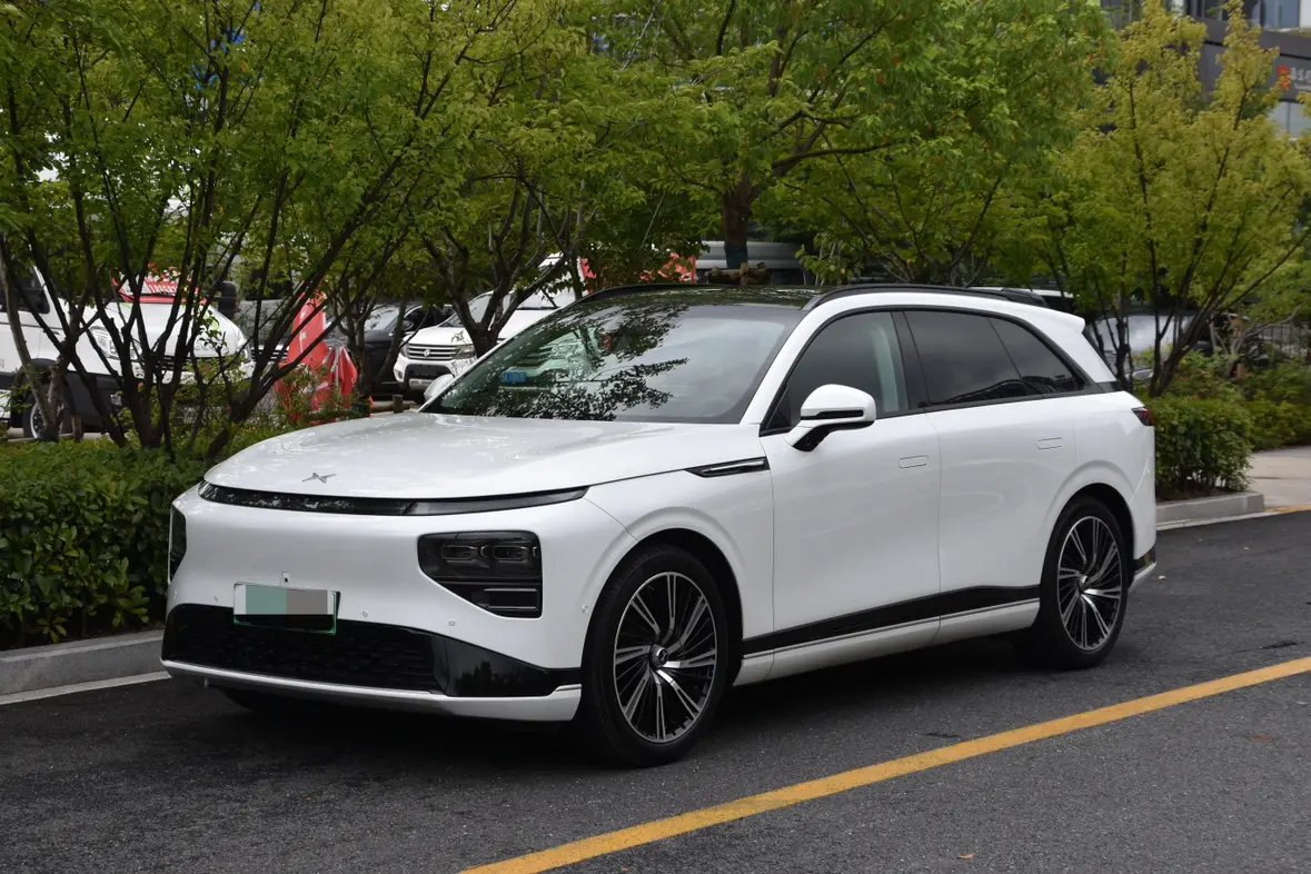 Xpeng G9  из Китая