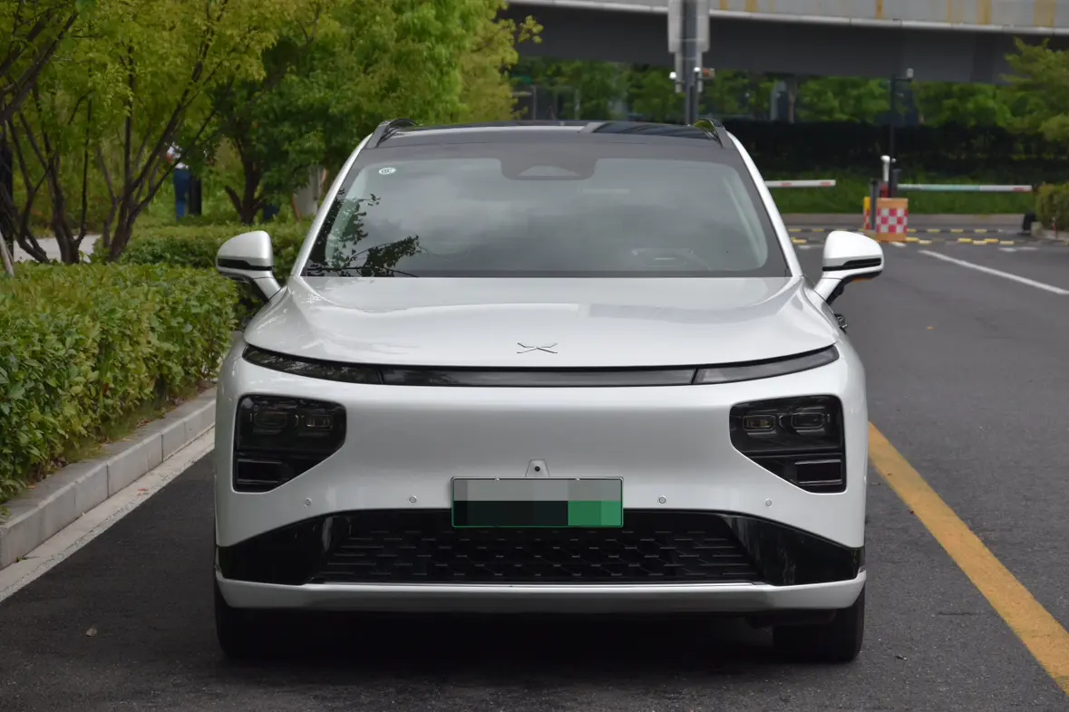 Xpeng G9  из Китая