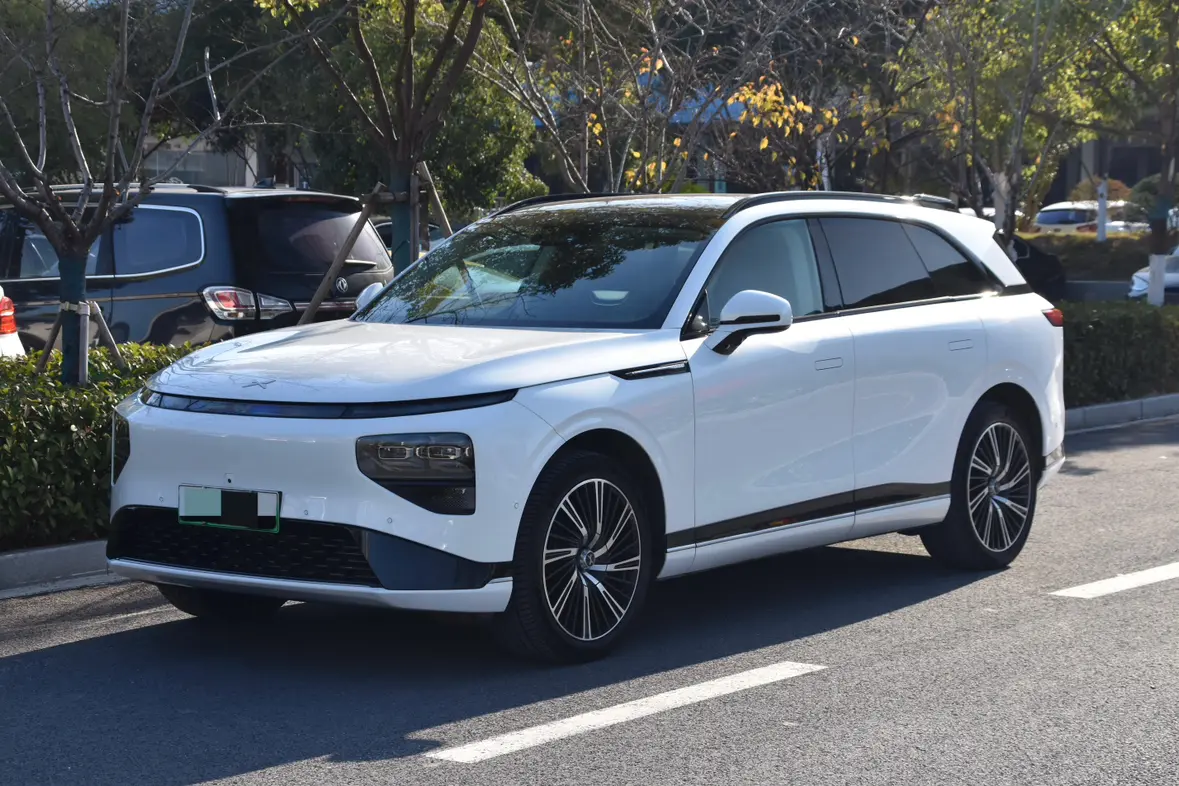 Xpeng G9  из Китая