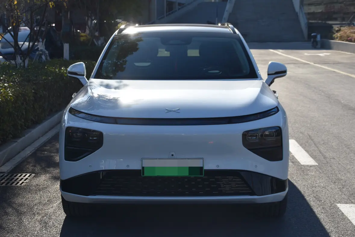 Xpeng G9  из Китая