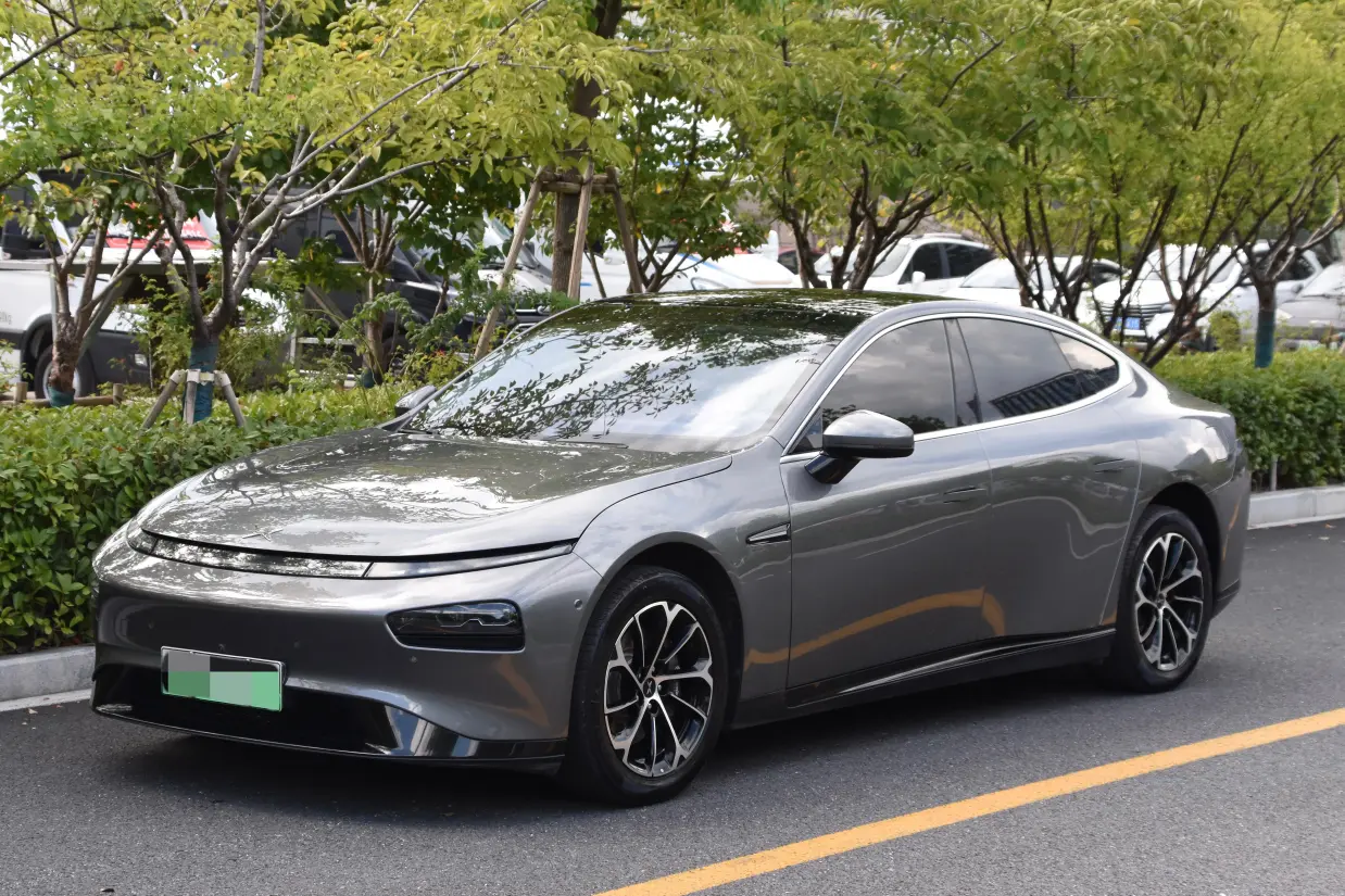 Xpeng P7  из Китая