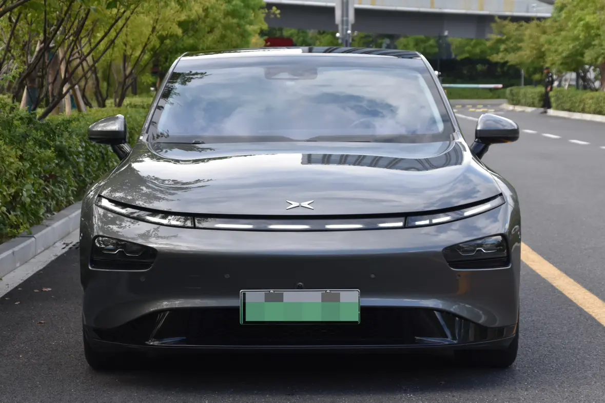 Xpeng P7  из Китая