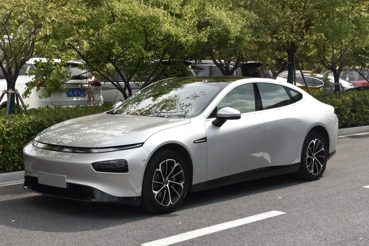 Xpeng P7  из Китая