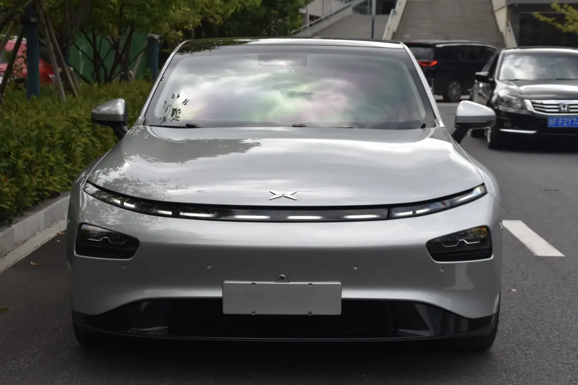 Xpeng P7  из Китая