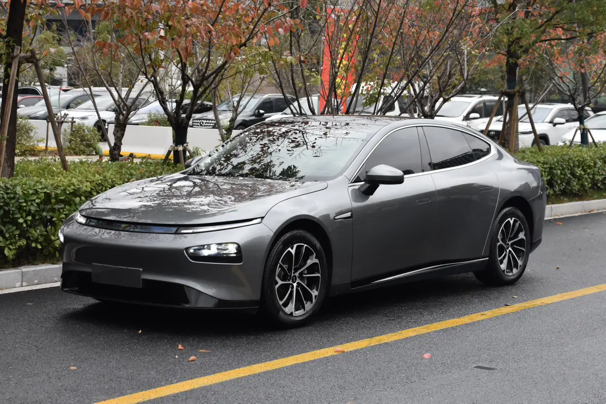 Xpeng P7  из Китая