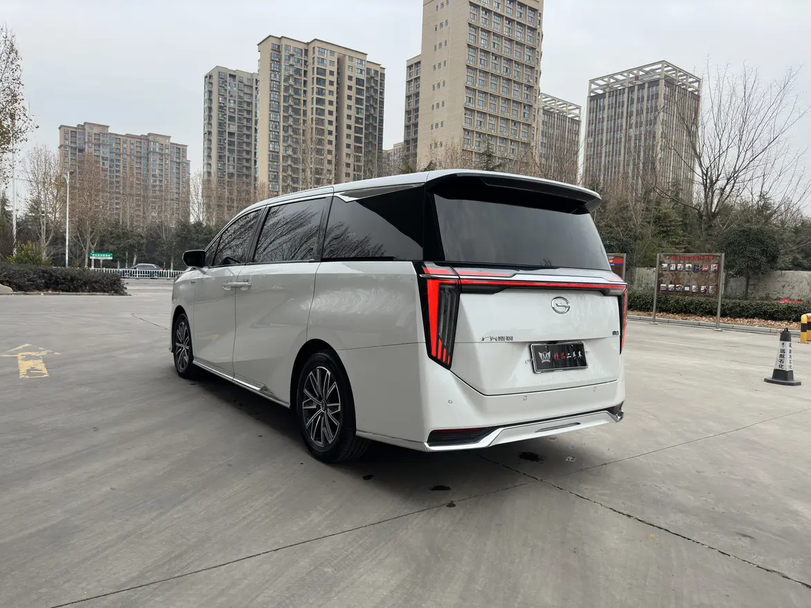 GAC Trumpchi M8  из Китая