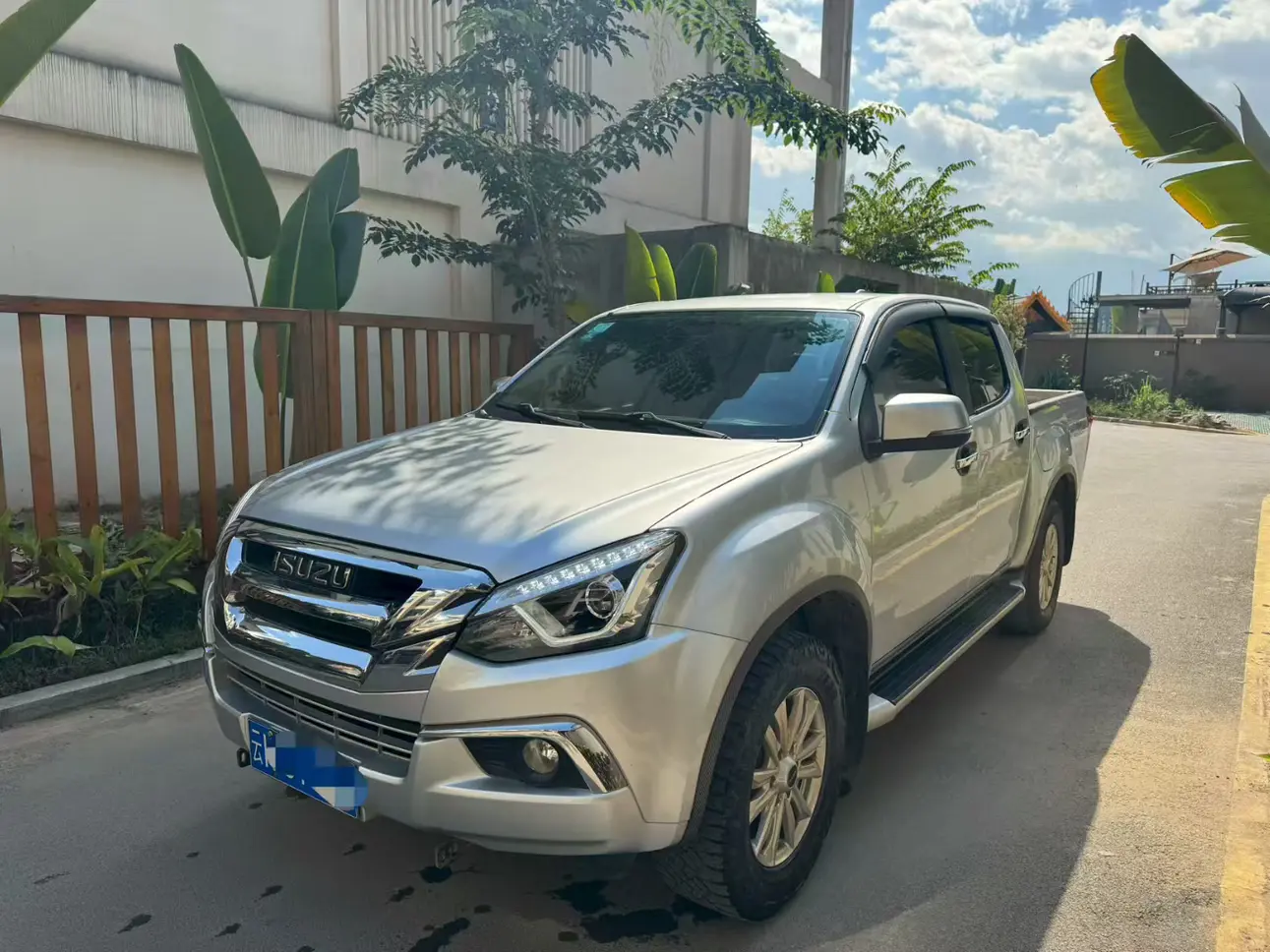 Isuzu D-MAX  из Китая