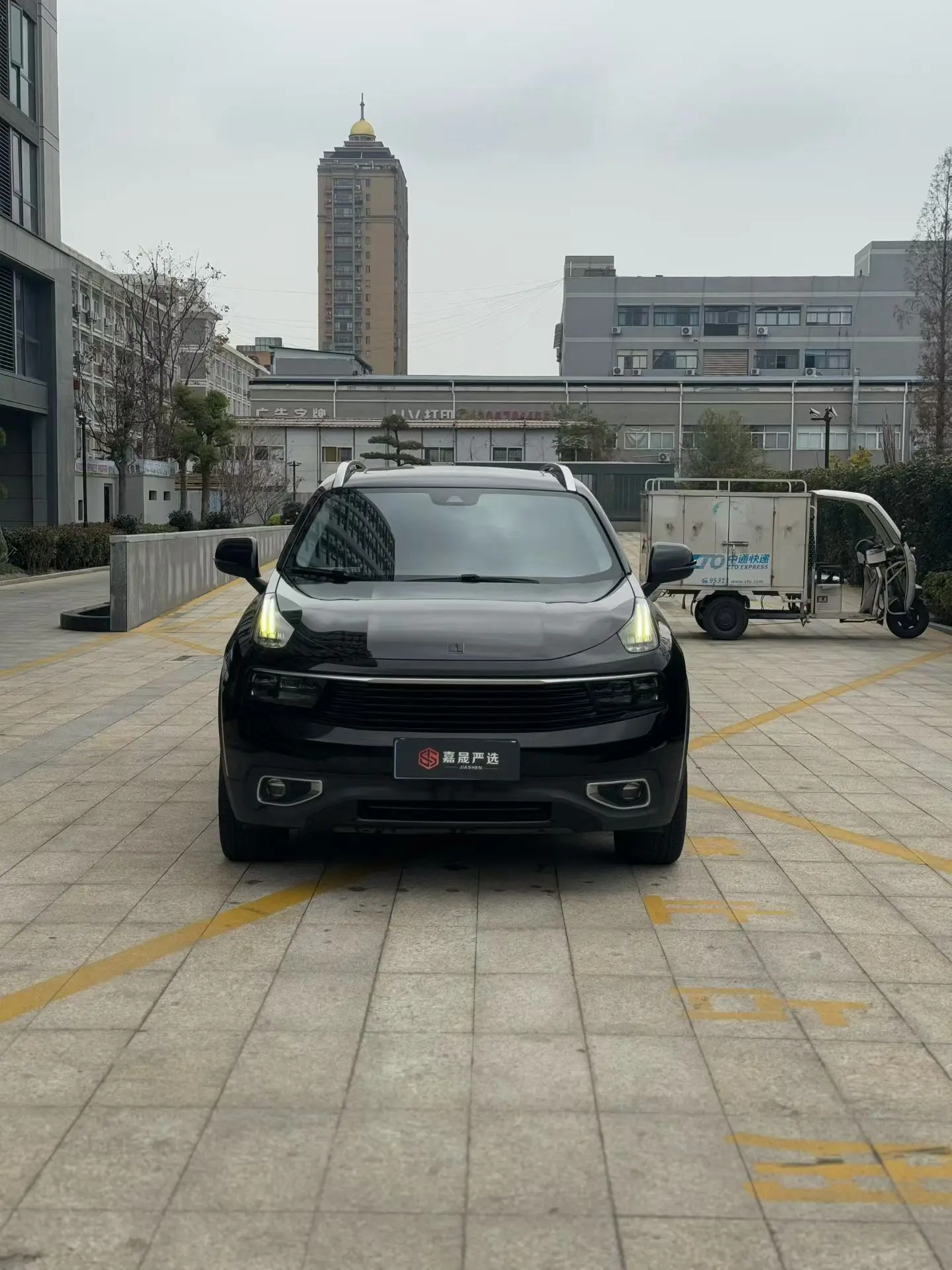 Lynk & Co 01  из Китая