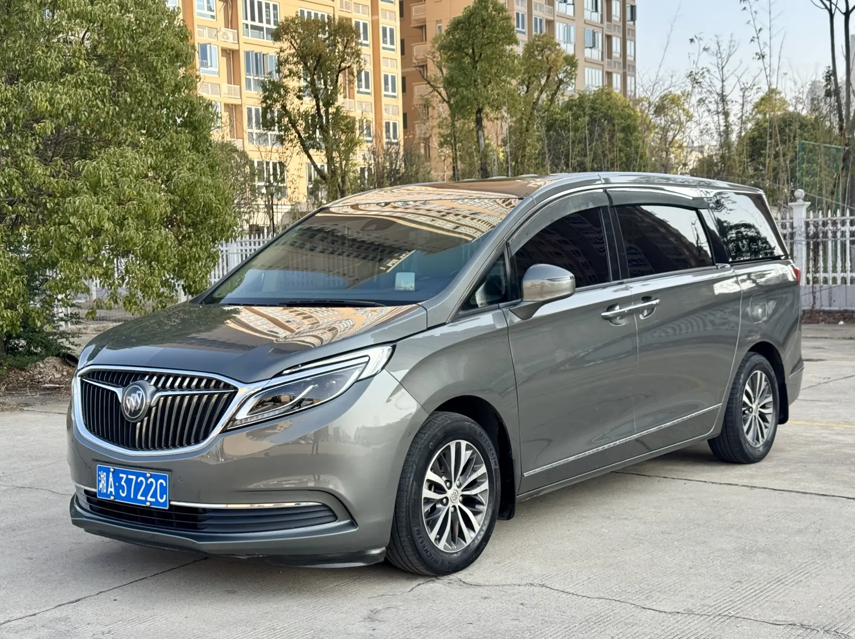 Buick GL8  из Китая