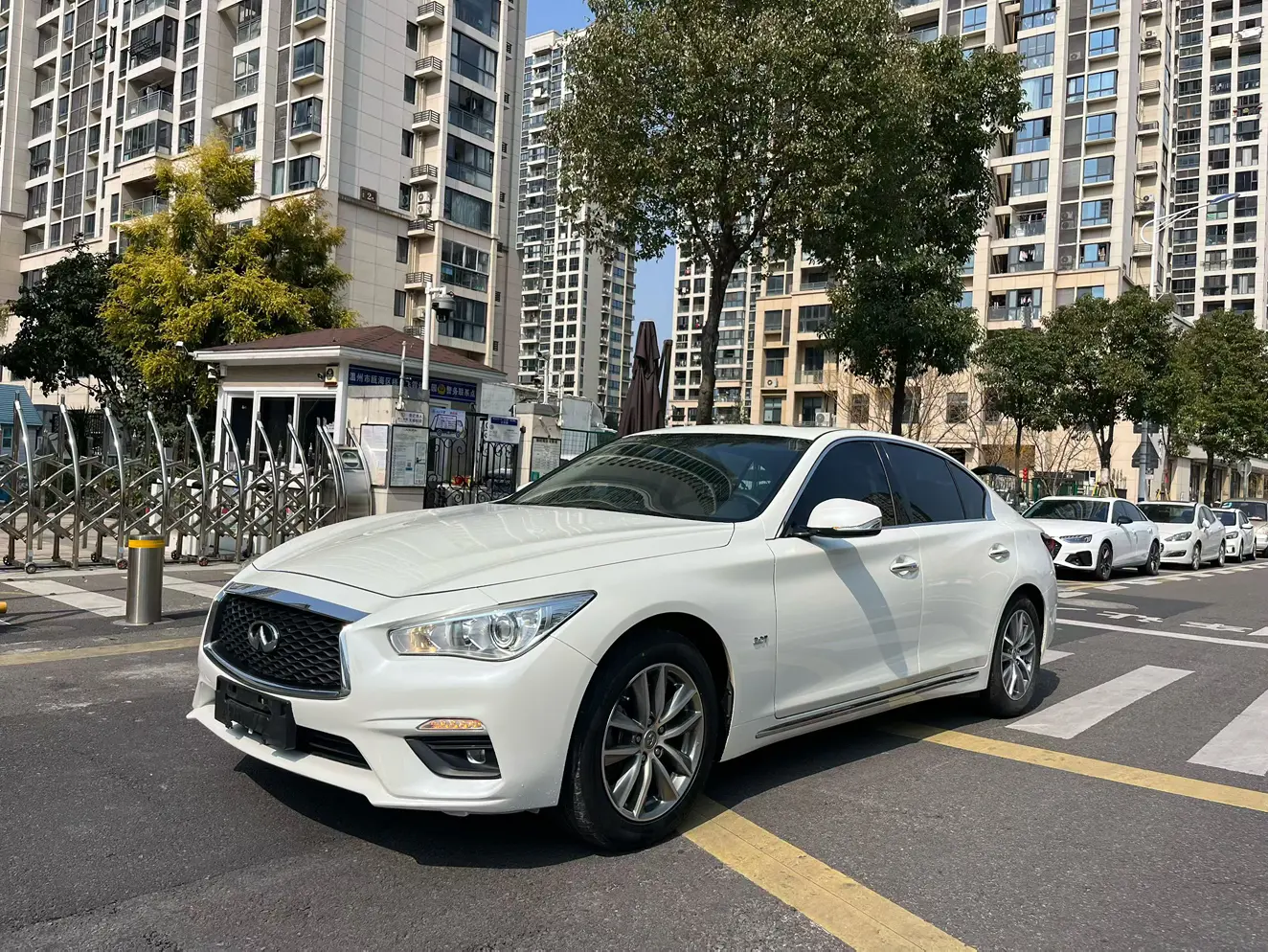 Infiniti Q50L  из Китая