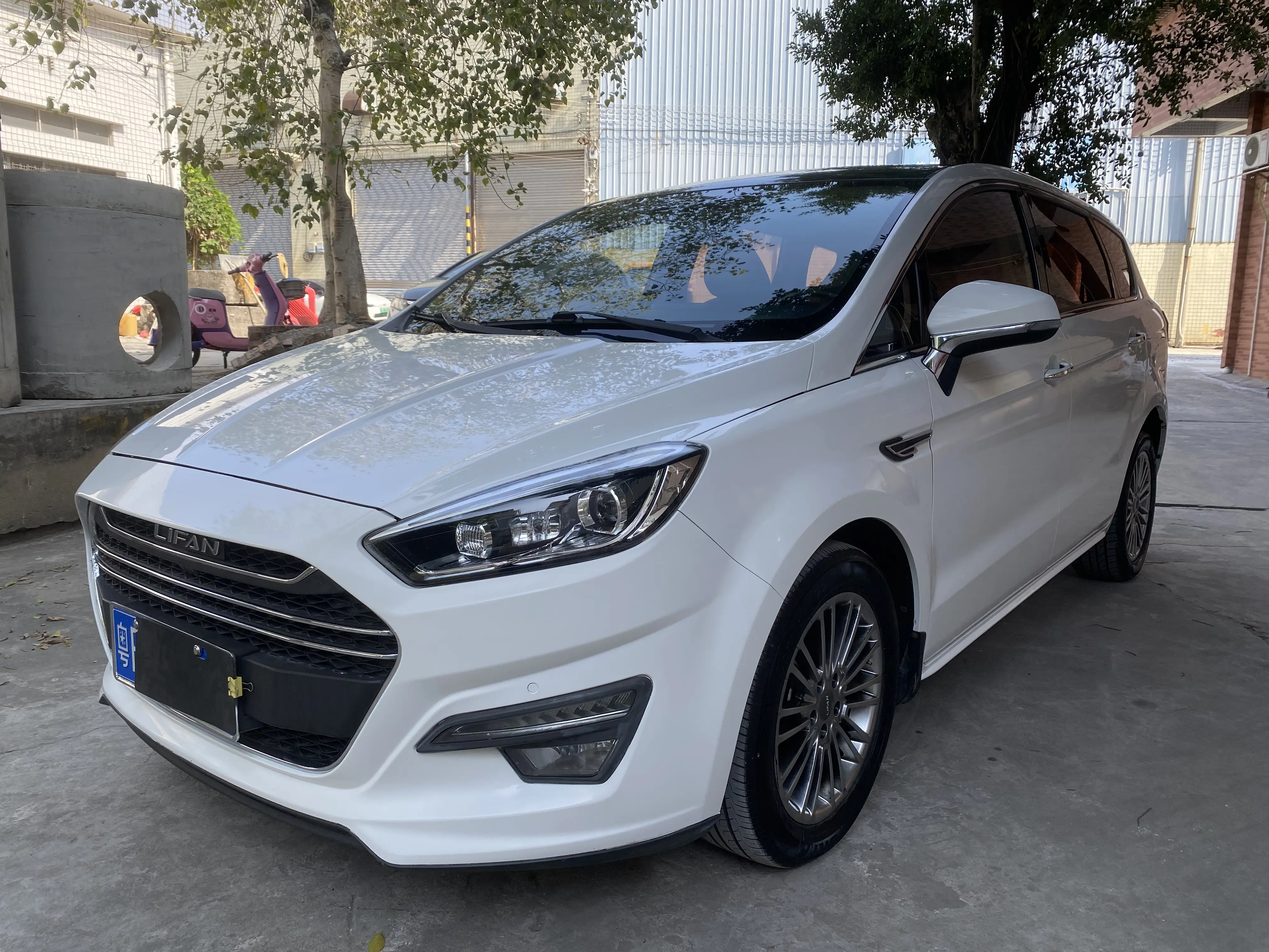 Lifan Xuanlang  из Китая