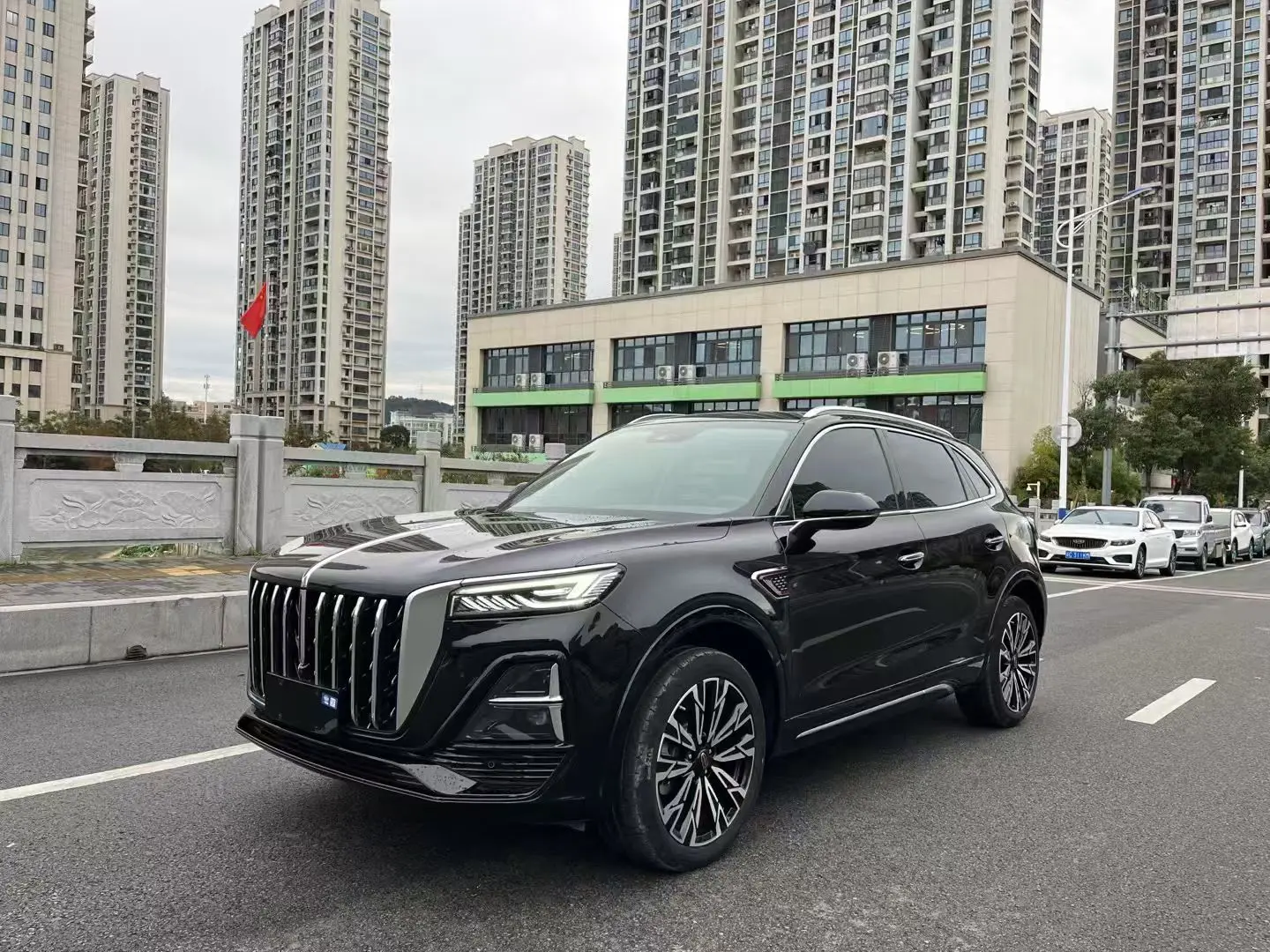 Hongqi HS5  из Китая