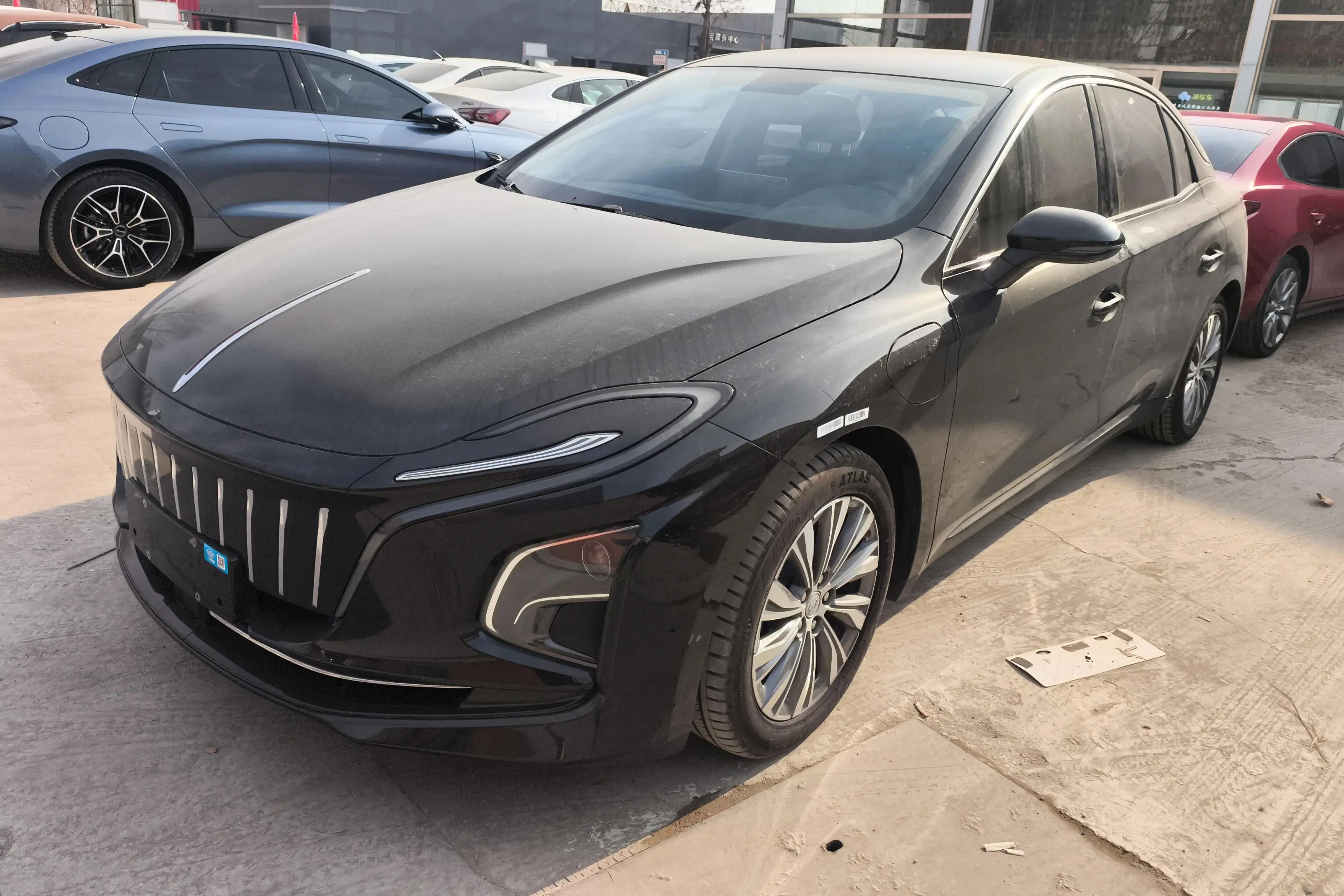 Hongqi E-QM5  из Китая