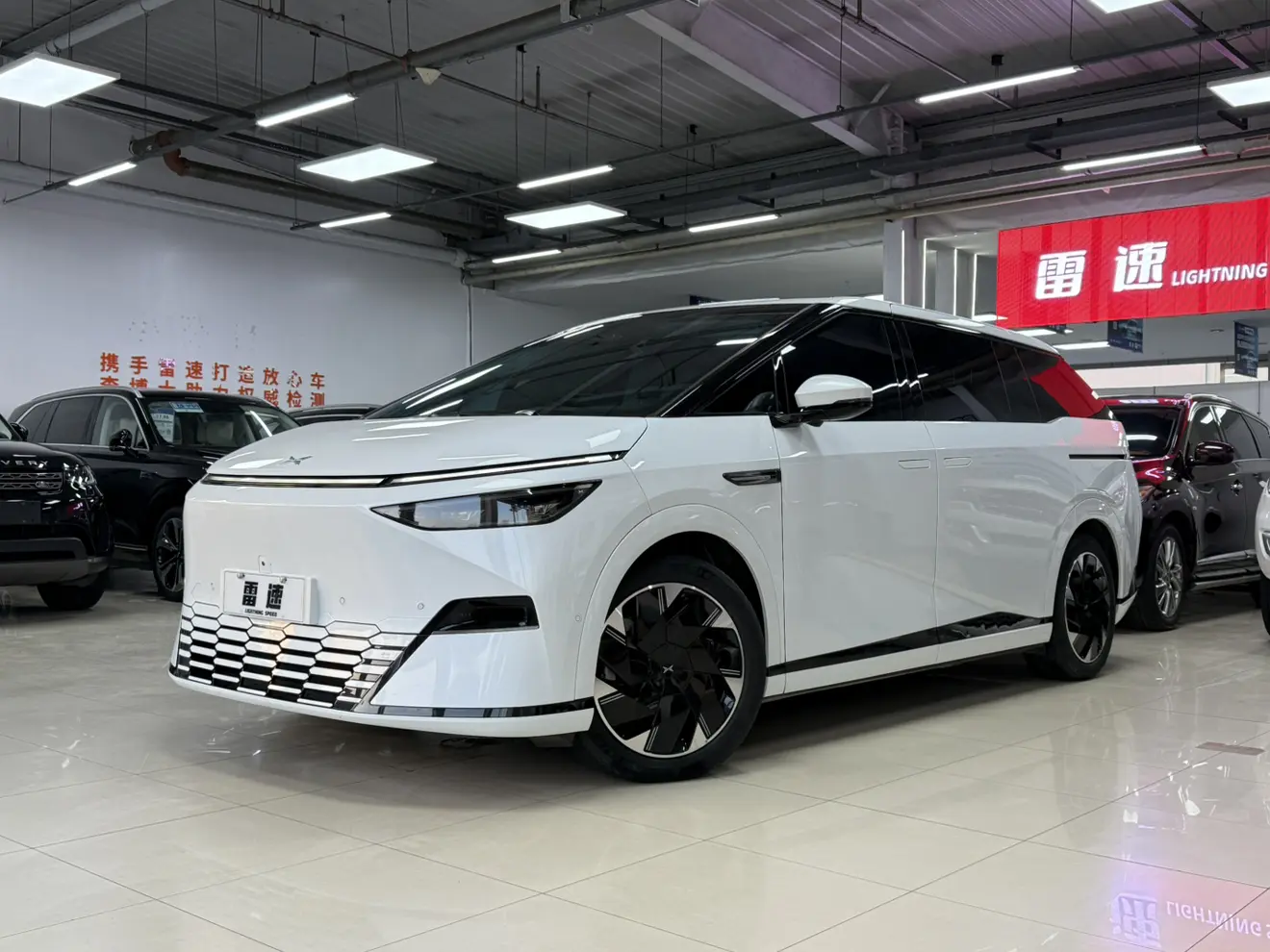 Xpeng X9  из Китая