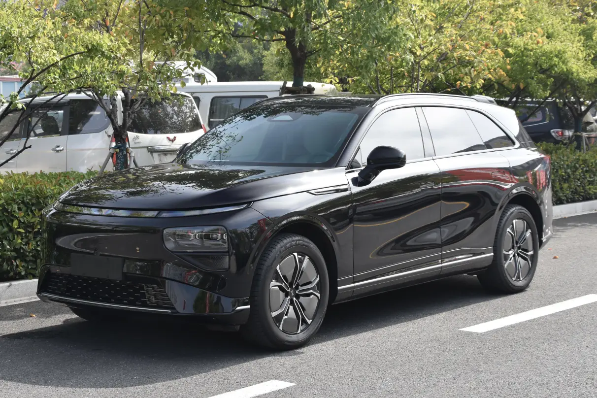 Xpeng G9  из Китая