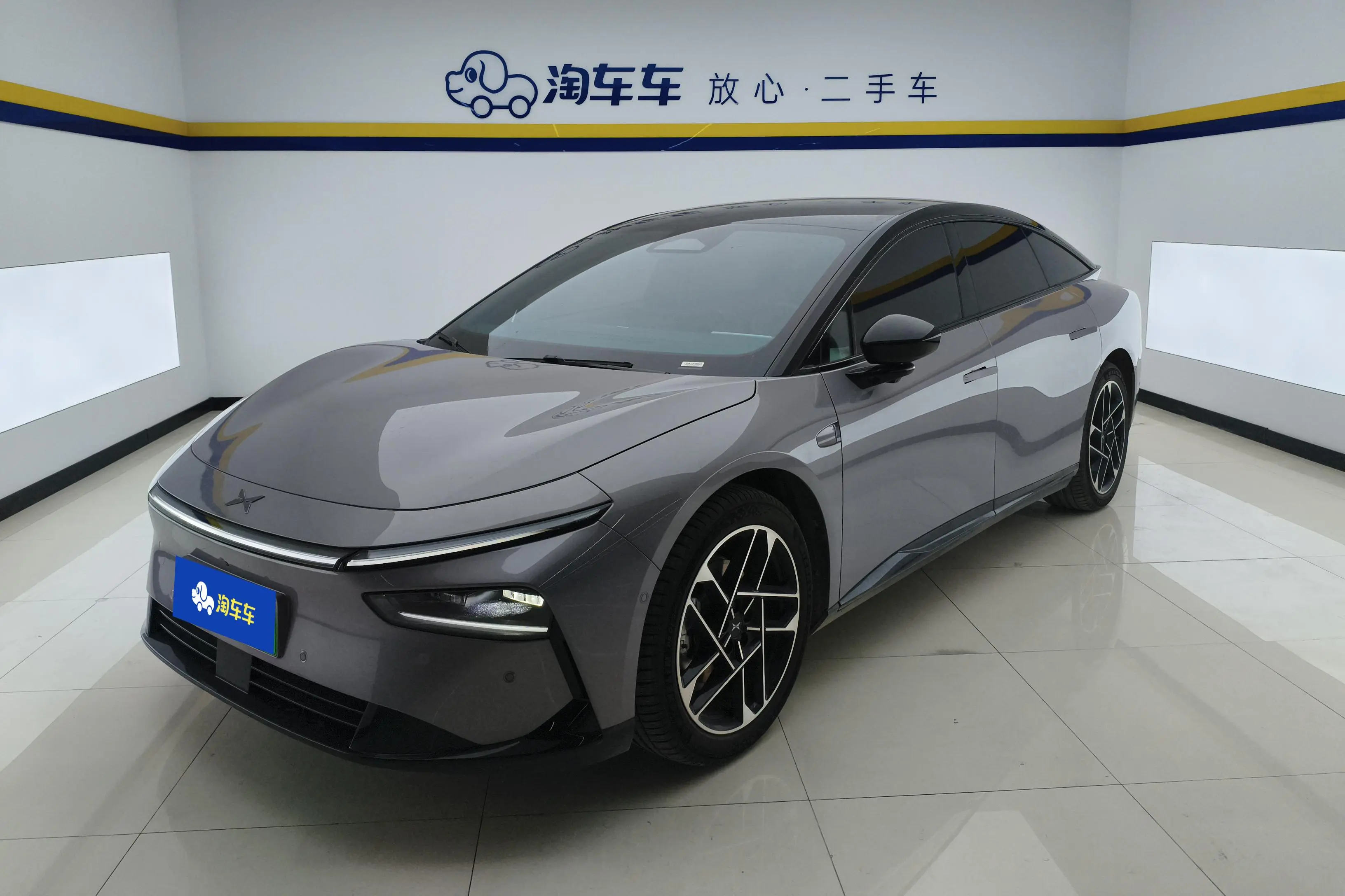 Xpeng P7+  из Китая