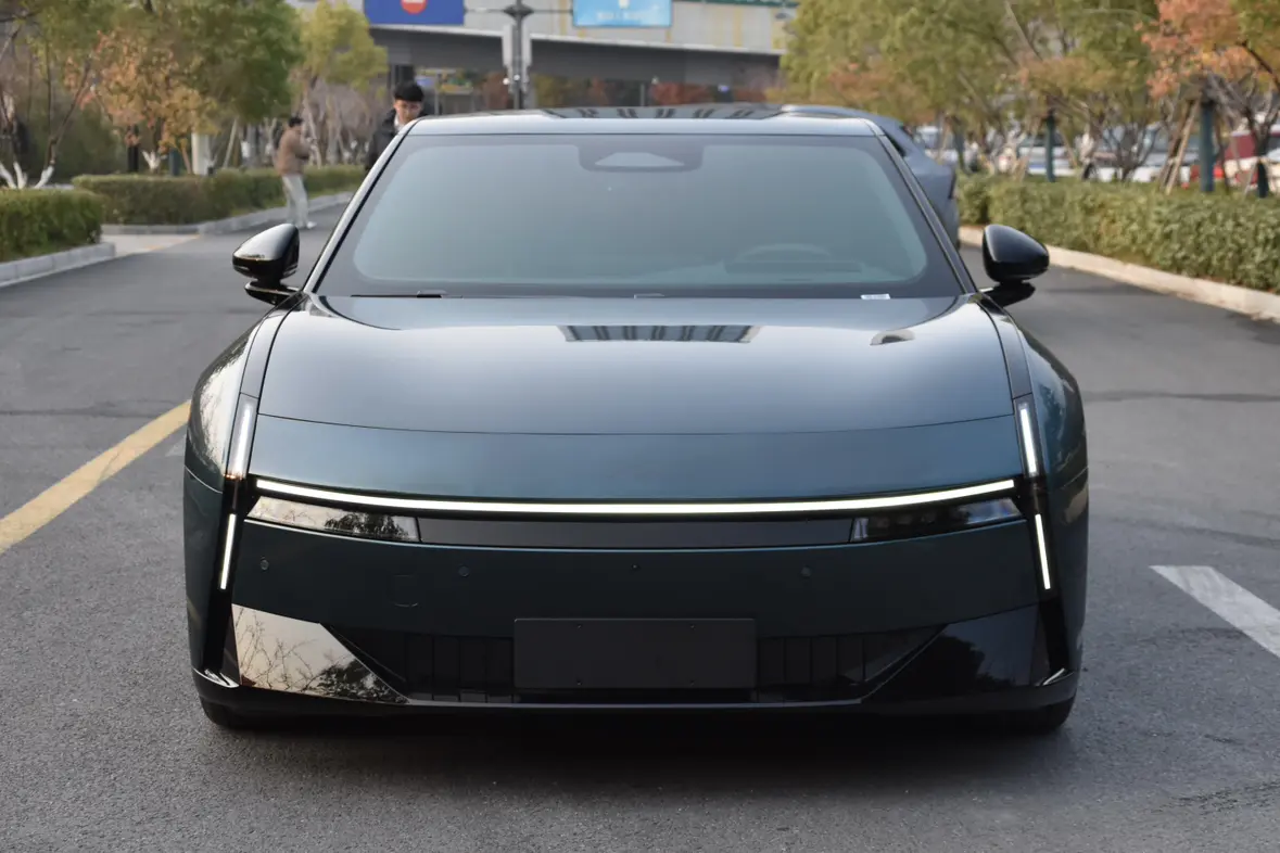 Xpeng P7  из Китая