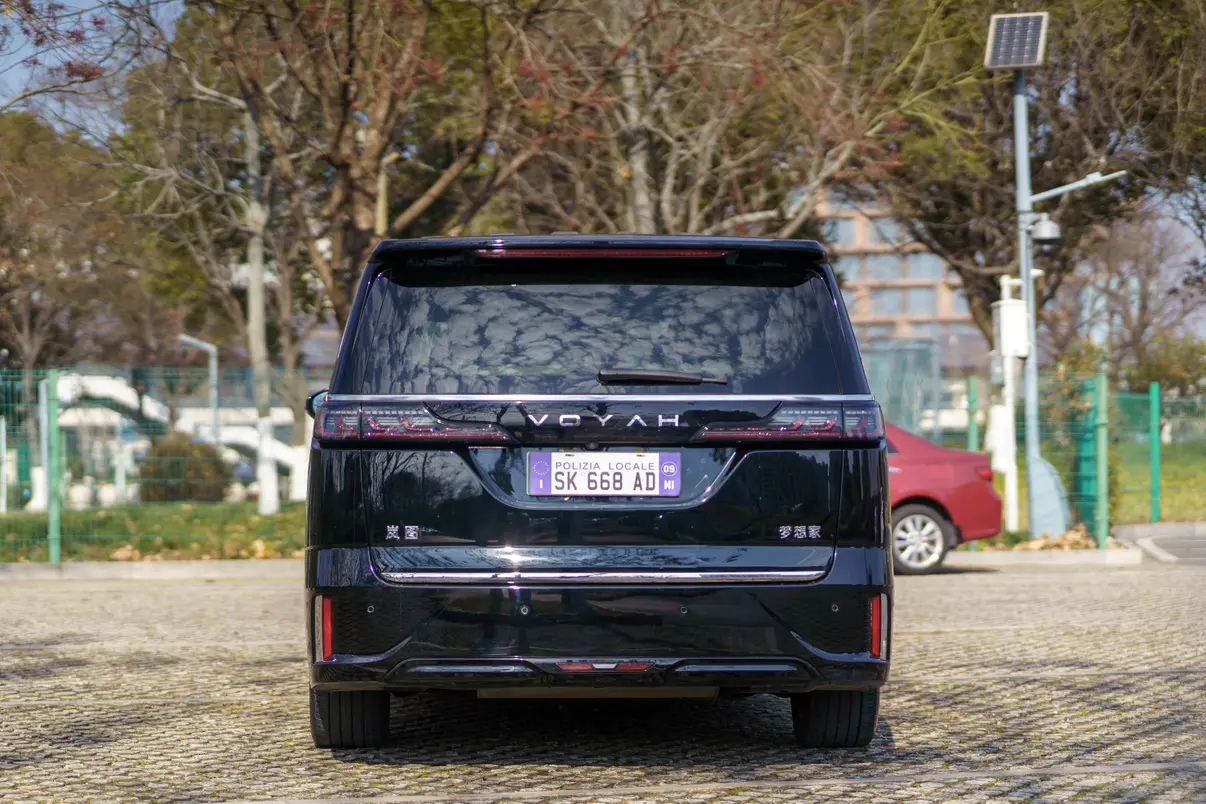 Voyah Lantu Dreamer PHEV  из Китая