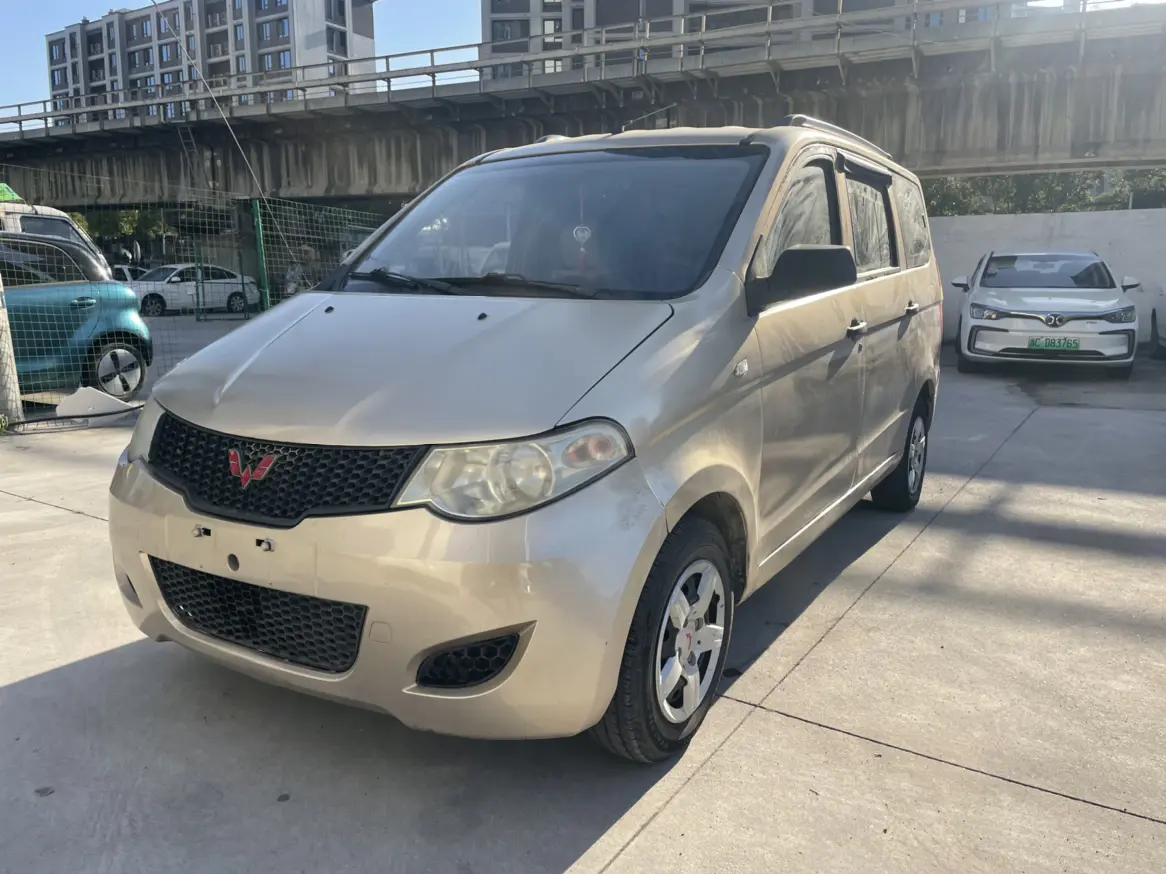 Wuling Hongguang  из Китая