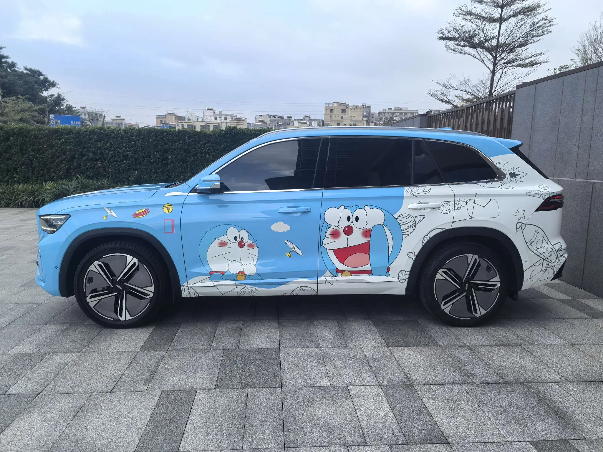 Geely Monjaro (extended range electric version) (Xingyue L extended range electric version)  из Китая