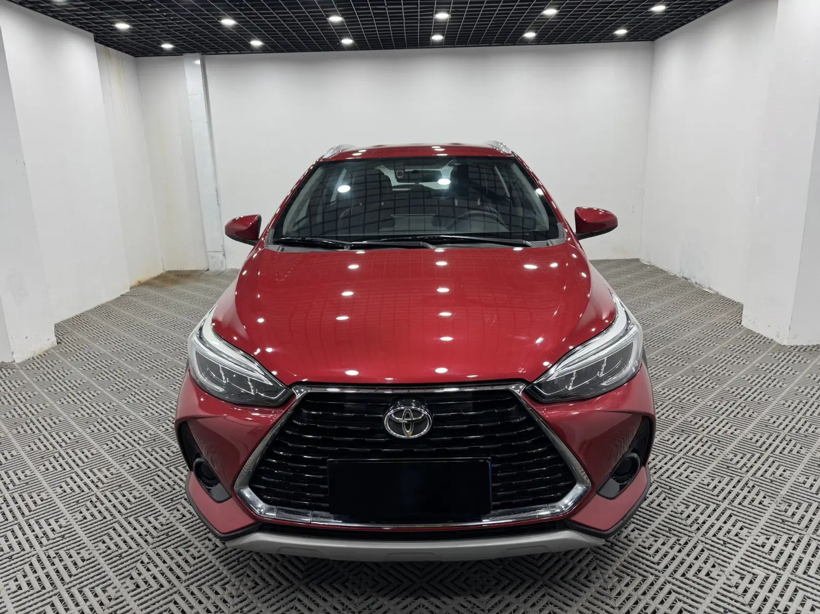 Toyota Yaris L  из Китая