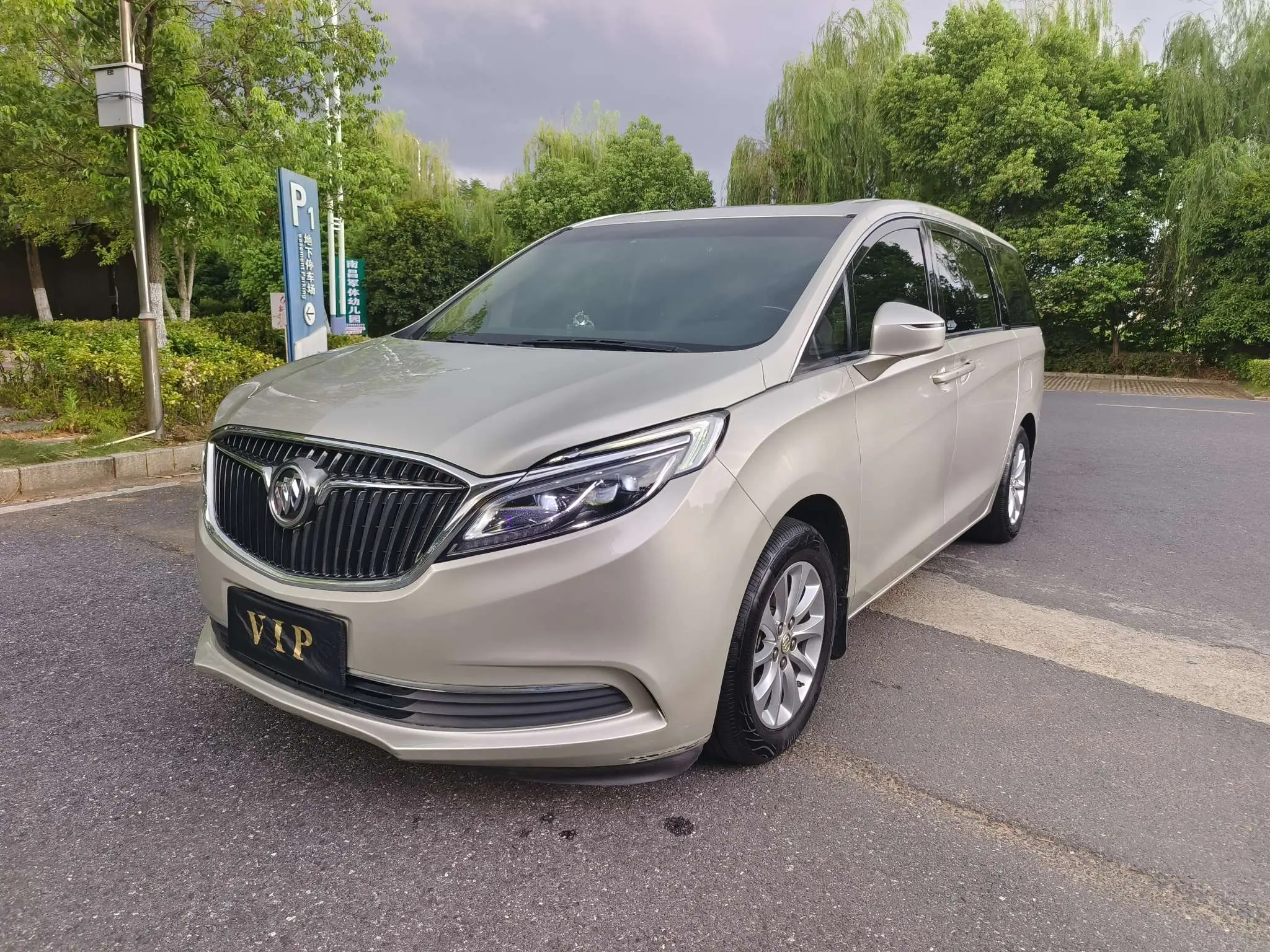 Buick GL8  из Китая