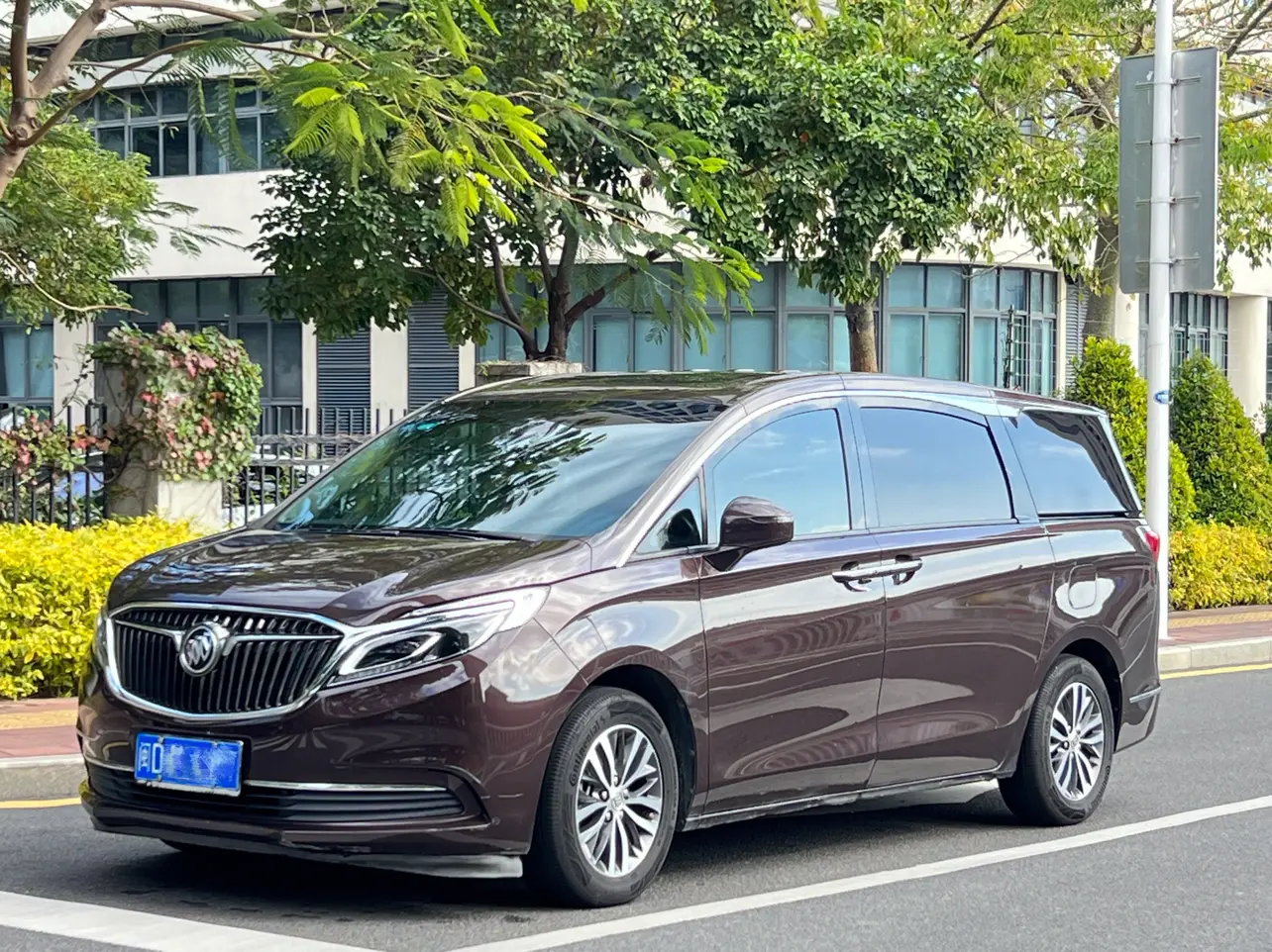 Buick GL8  из Китая